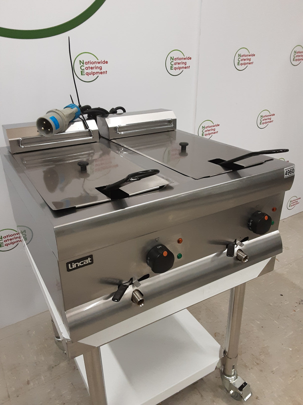 Lincat Twin Tank Electric Tabletop Fryer, 1ph/32amp (NCE4960)