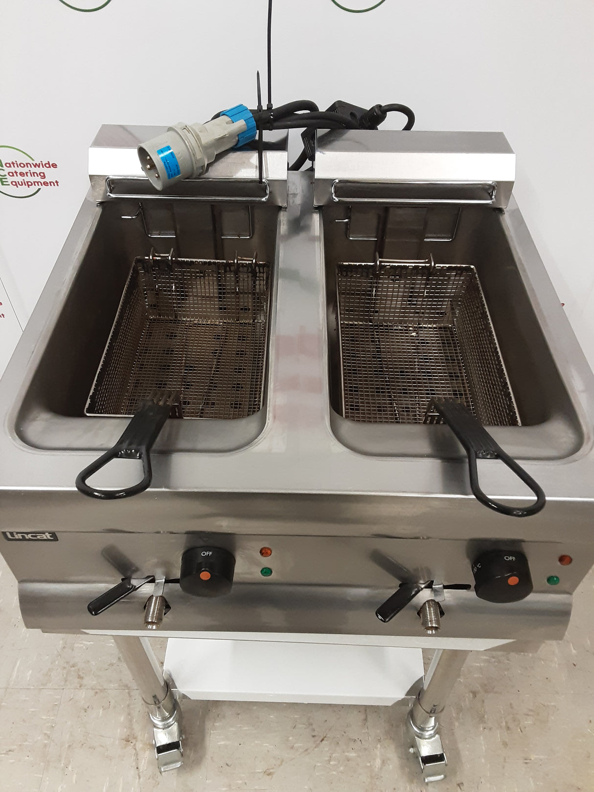 Lincat Twin Tank Electric Tabletop Fryer, 1ph/32amp (NCE4960)