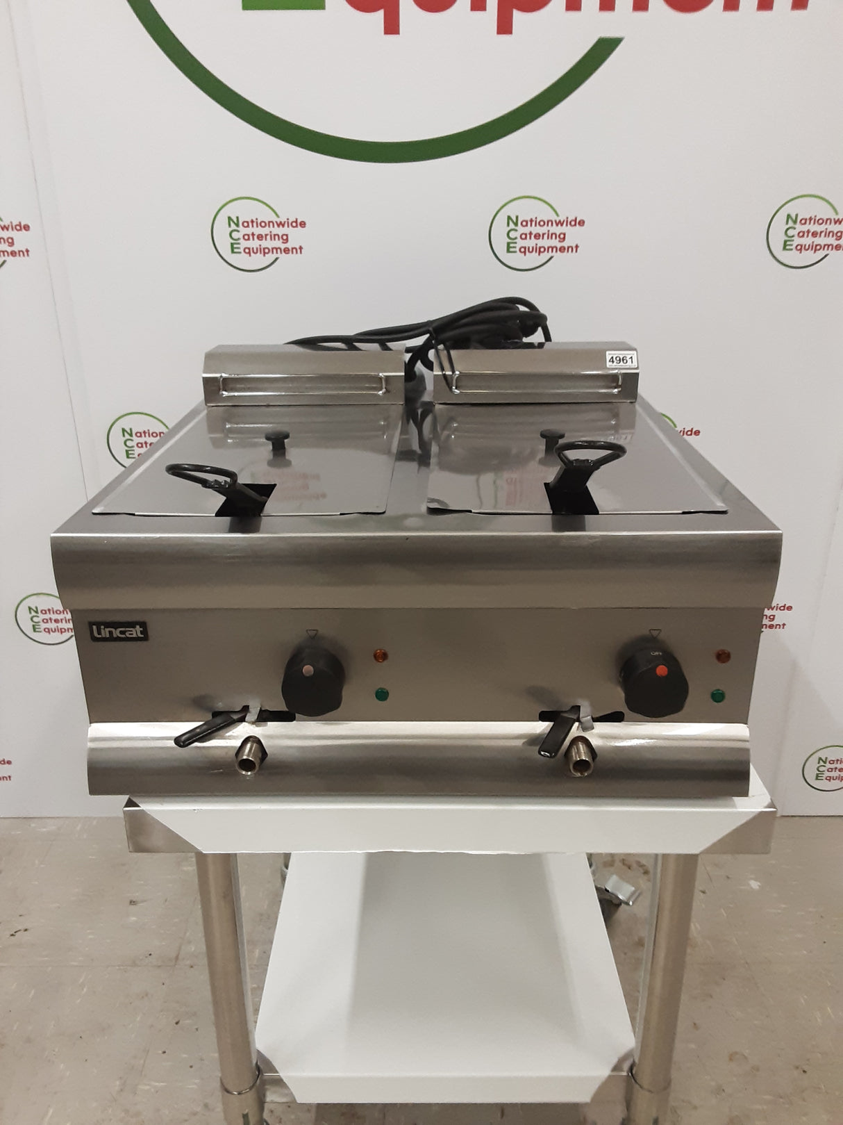 Lincat Silverlink Twin Tank Electric Tabletop Fryer, 1ph/32amp (NCE4961)
