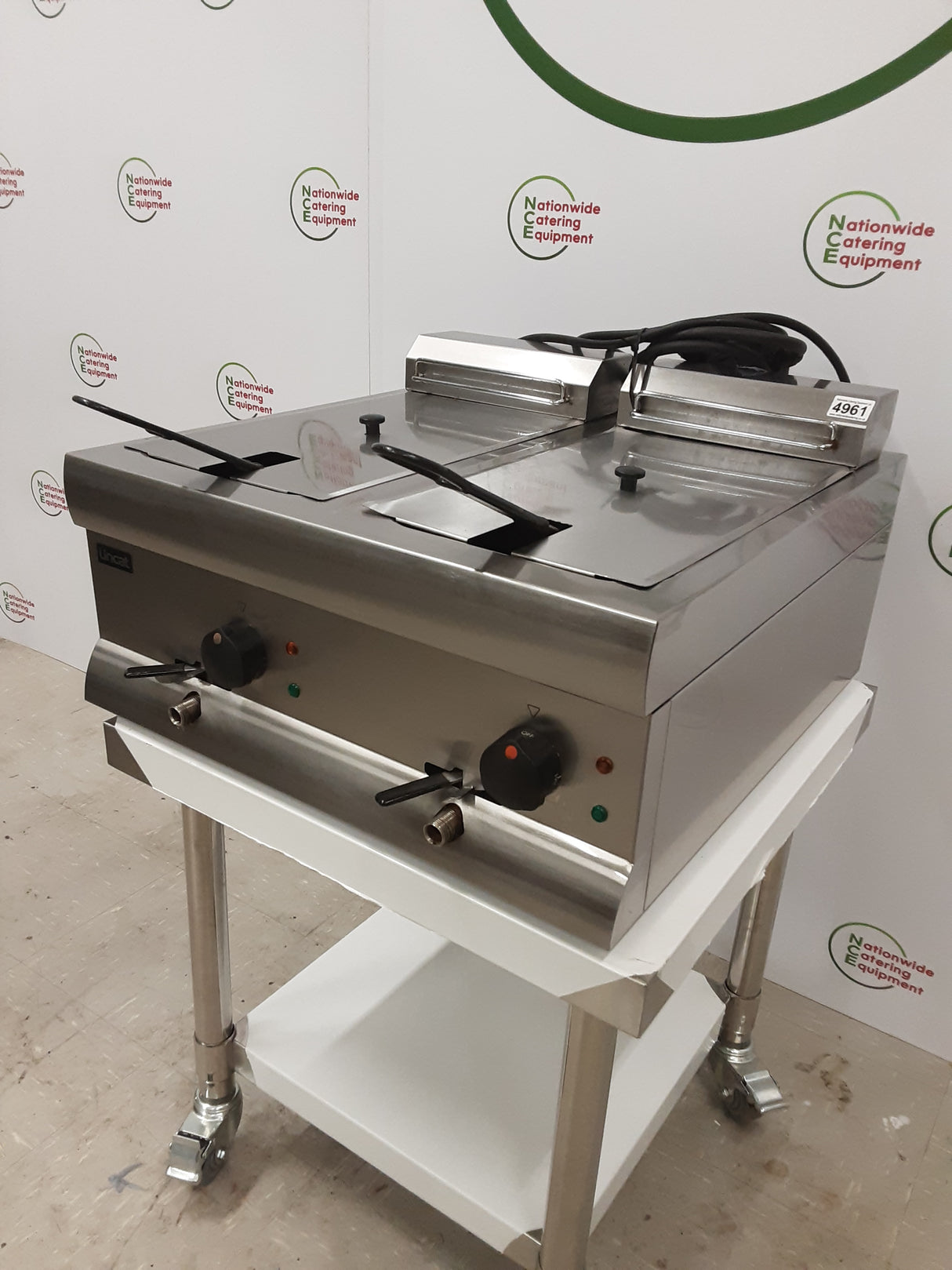 Lincat Silverlink Twin Tank Electric Tabletop Fryer, 1ph/32amp (NCE4961)