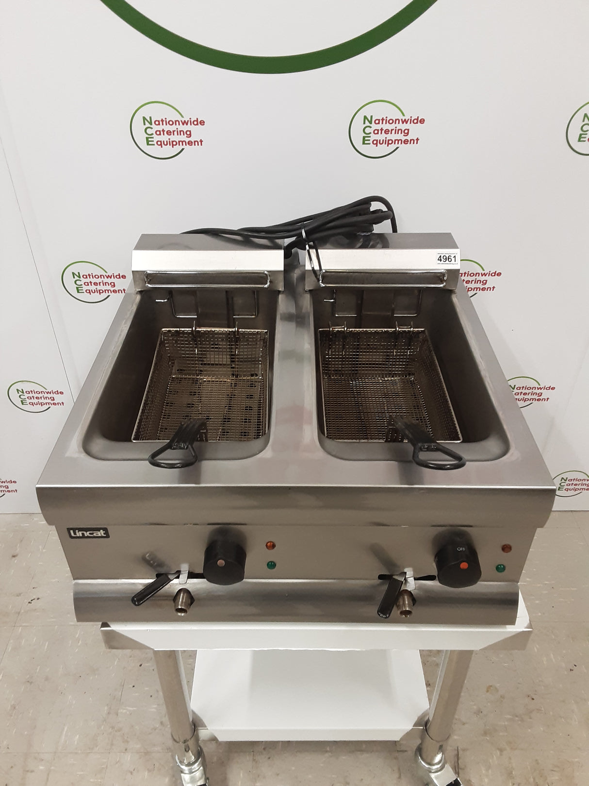 Lincat Silverlink Twin Tank Electric Tabletop Fryer, 1ph/32amp (NCE4961)
