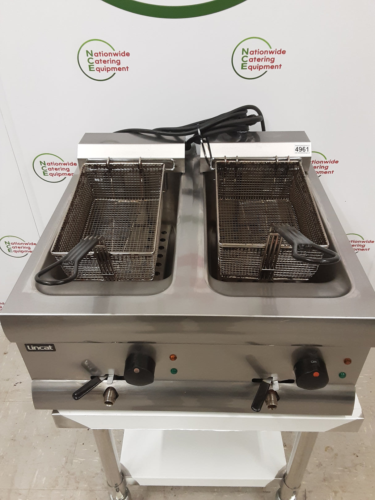 Lincat Silverlink Twin Tank Electric Tabletop Fryer, 1ph/32amp (NCE4961)