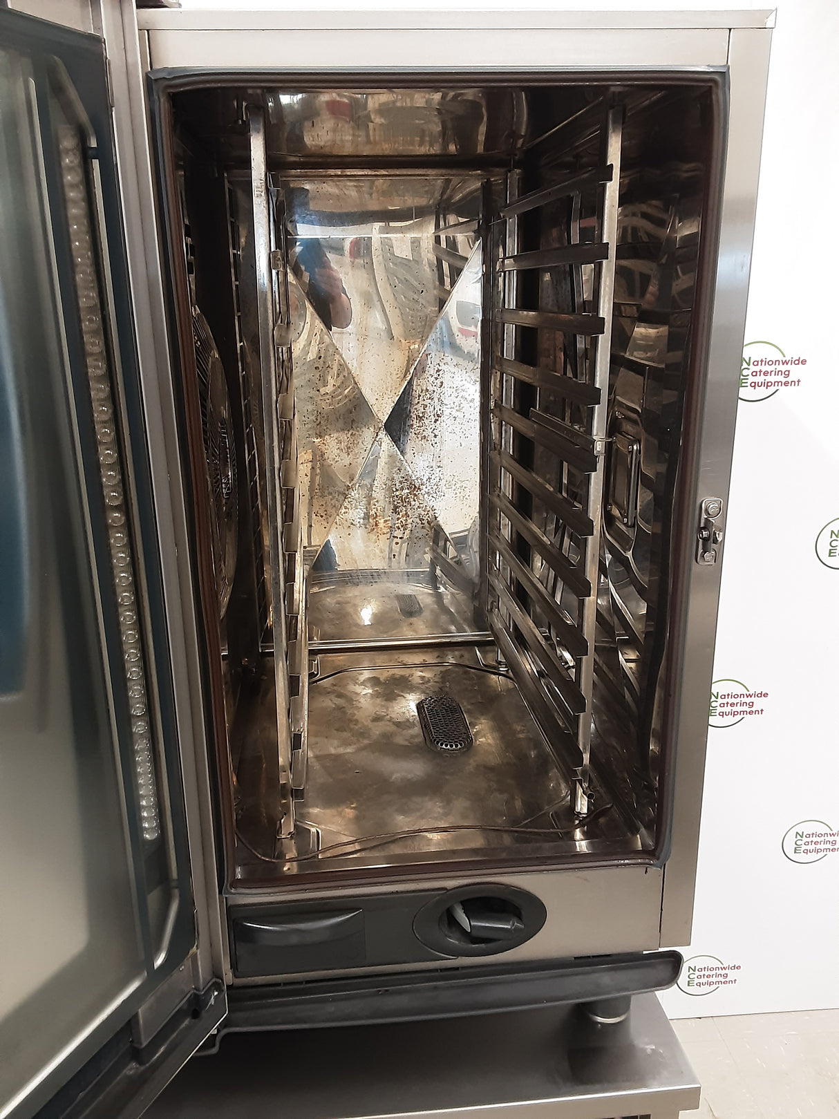 Rational 10 Grid Electric SCC White Efficiency Combi Oven On Stand (NCE5344)