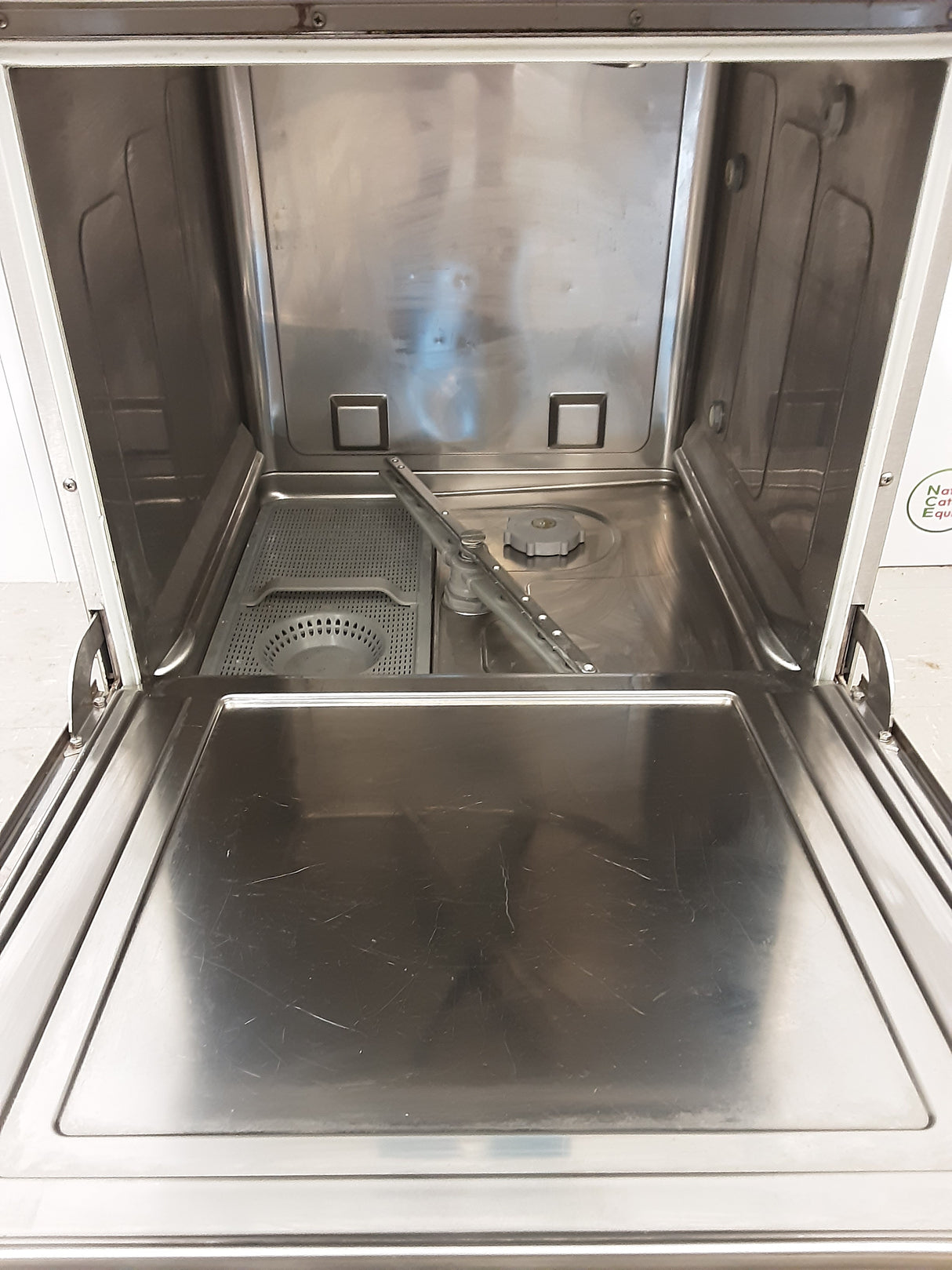 Hobart Undercounter Dishwasher, 13amp (NCE5419)