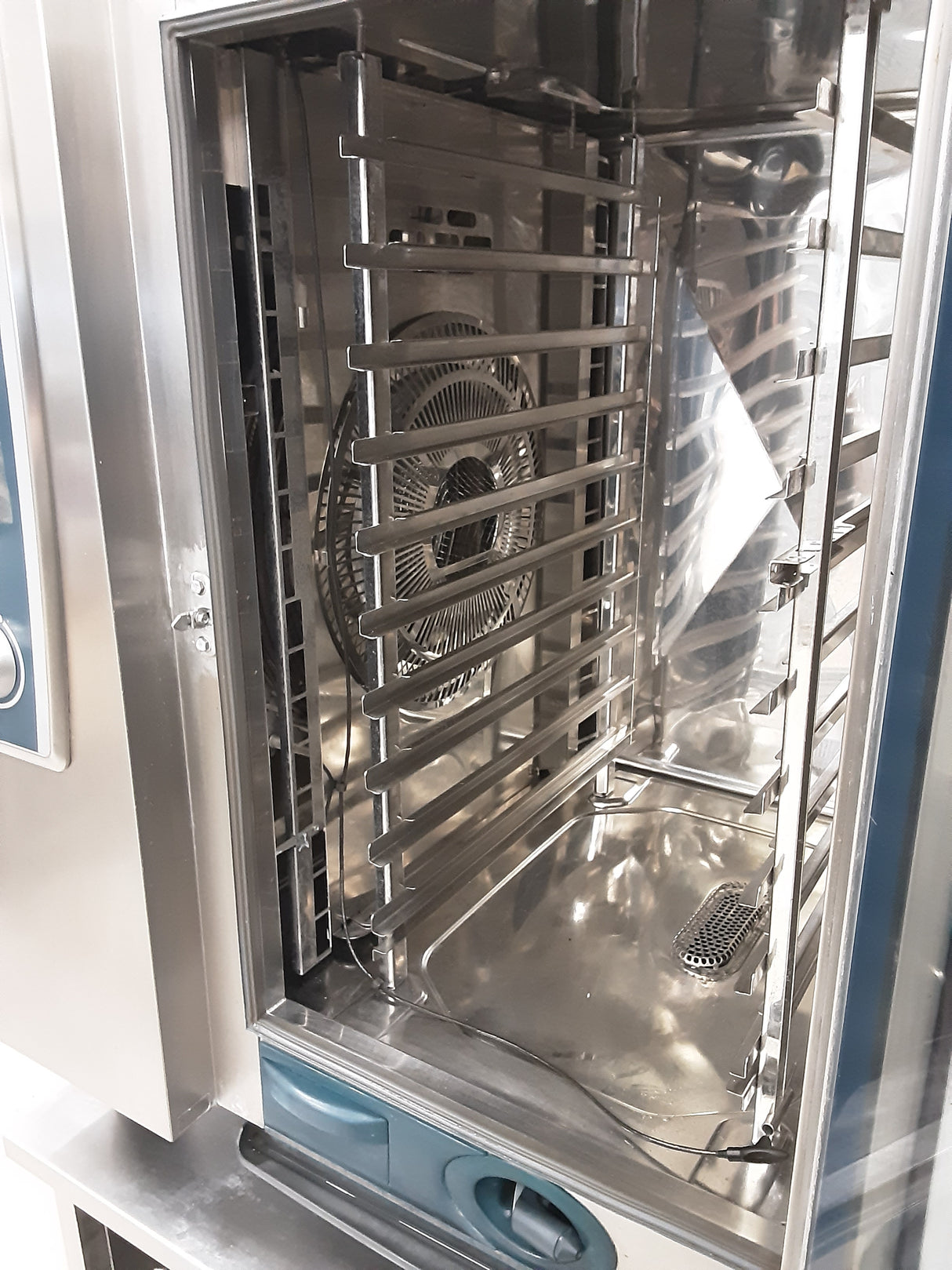 Rational 10 Grid Electric SCC White Efficiency Combi Oven On Stand (NCE5454)