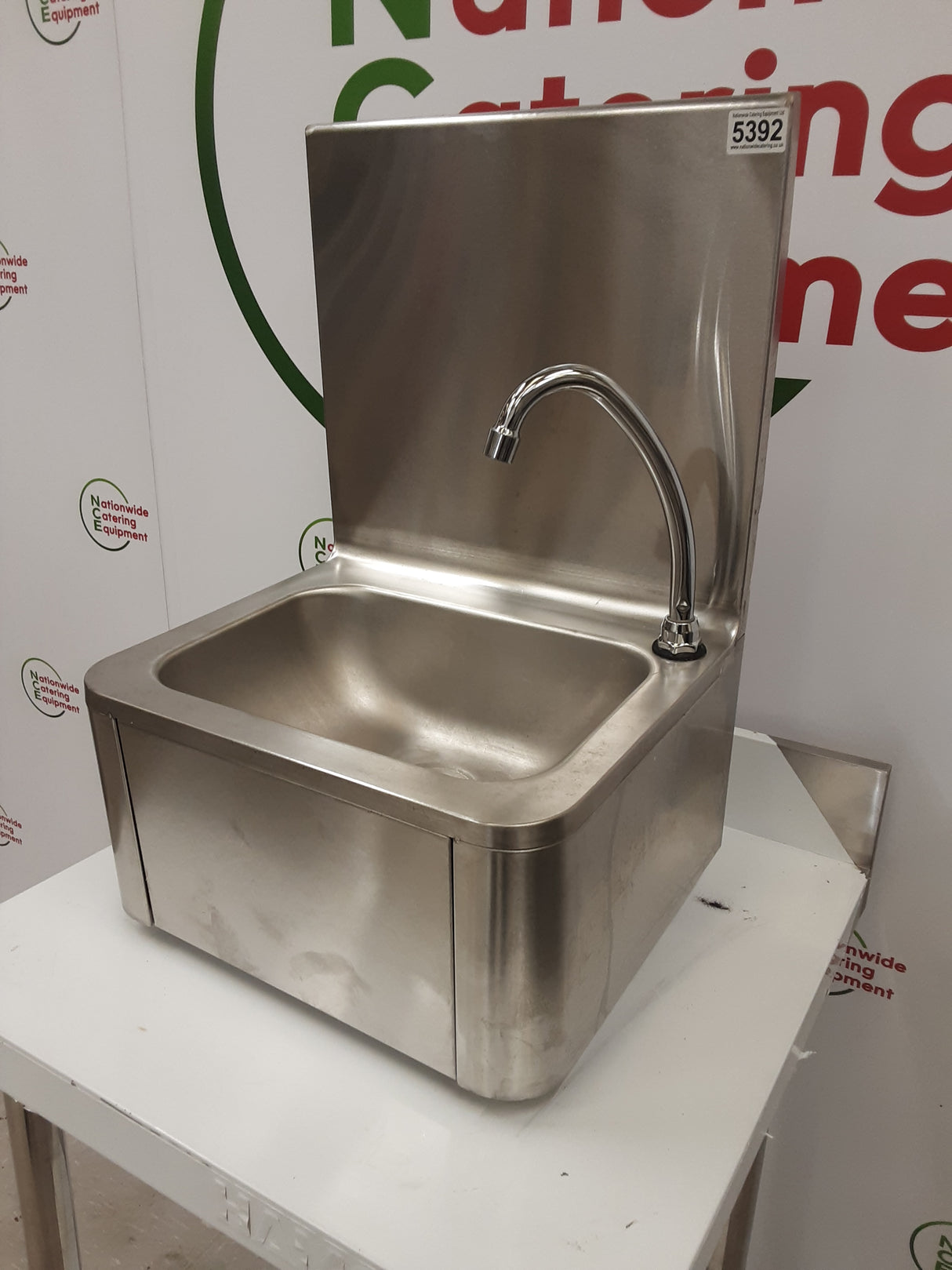 Stainless Steel Knee Operated Wash Hand Basin (NCE5392)