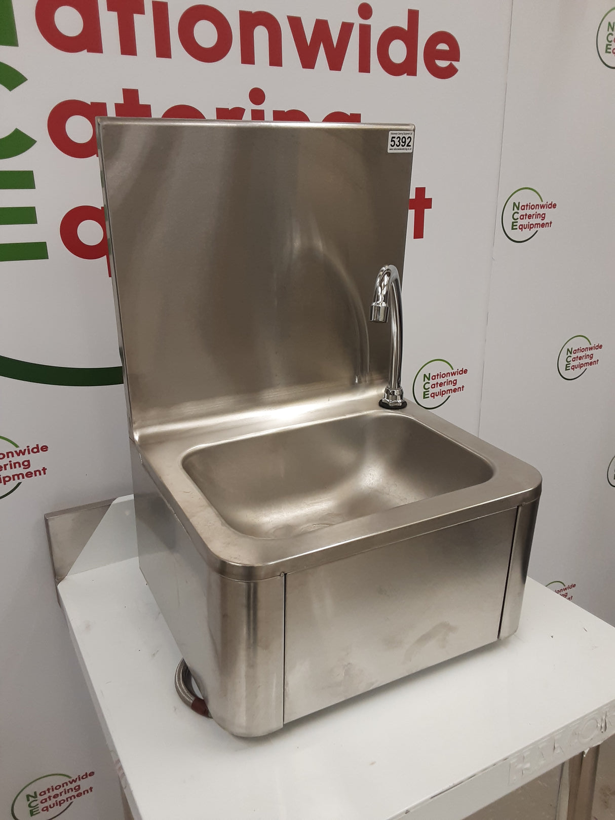 Stainless Steel Knee Operated Wash Hand Basin (NCE5392)