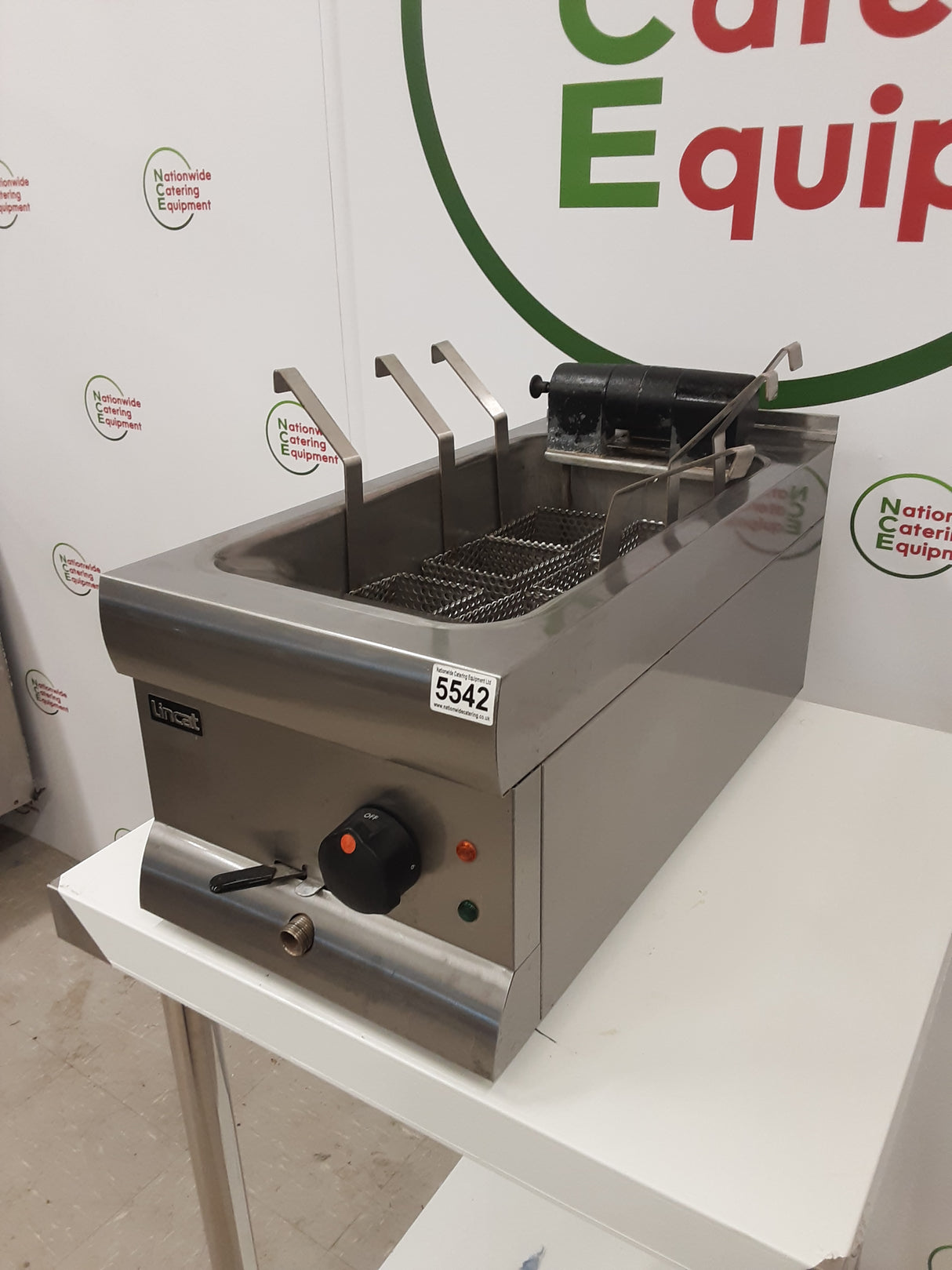 Lincat Six Basket Electric Pasta Boiler, 13amp, Model-PB33 (NCE5542)