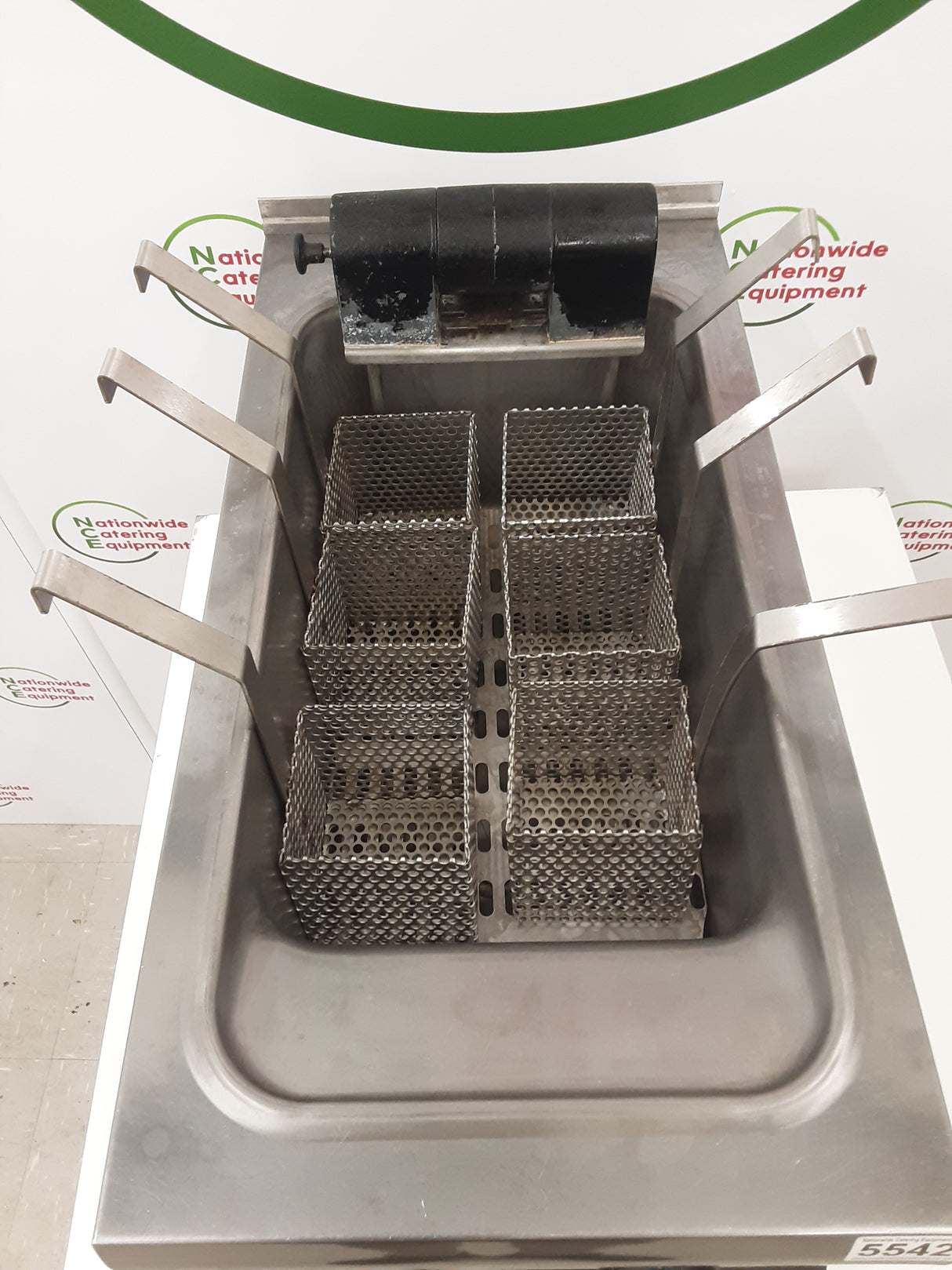 Lincat Six Basket Electric Pasta Boiler, 13amp, Model-PB33 (NCE5542)