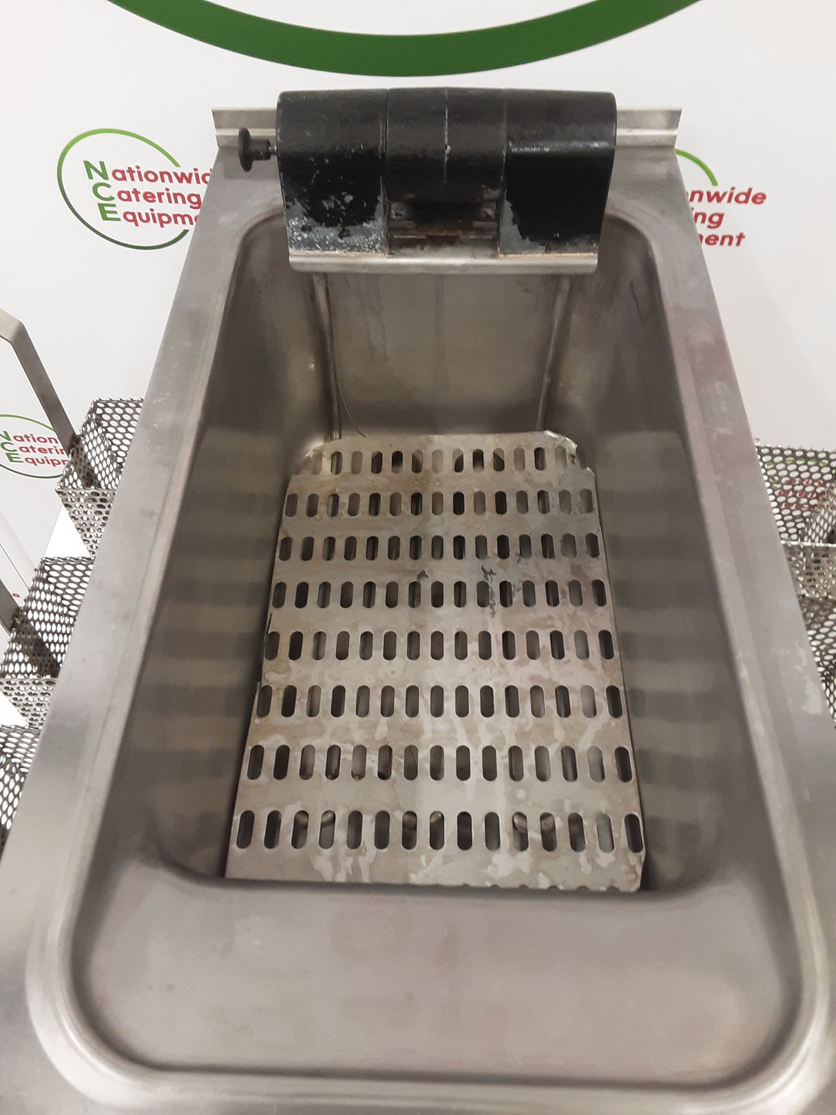 Lincat Six Basket Electric Pasta Boiler, 13amp, Model-PB33 (NCE5542)