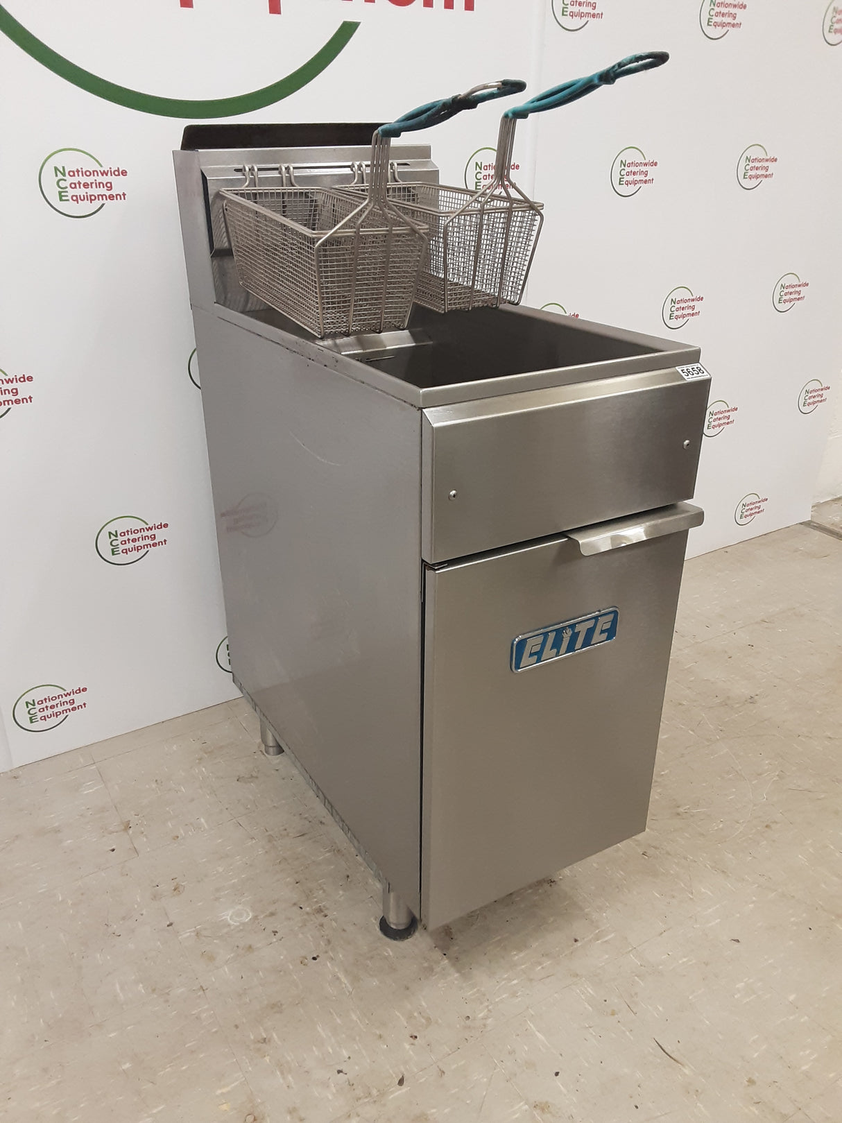 Elite Single Tabletop Double Basket Fryer - Natural Gas (NCE5658)