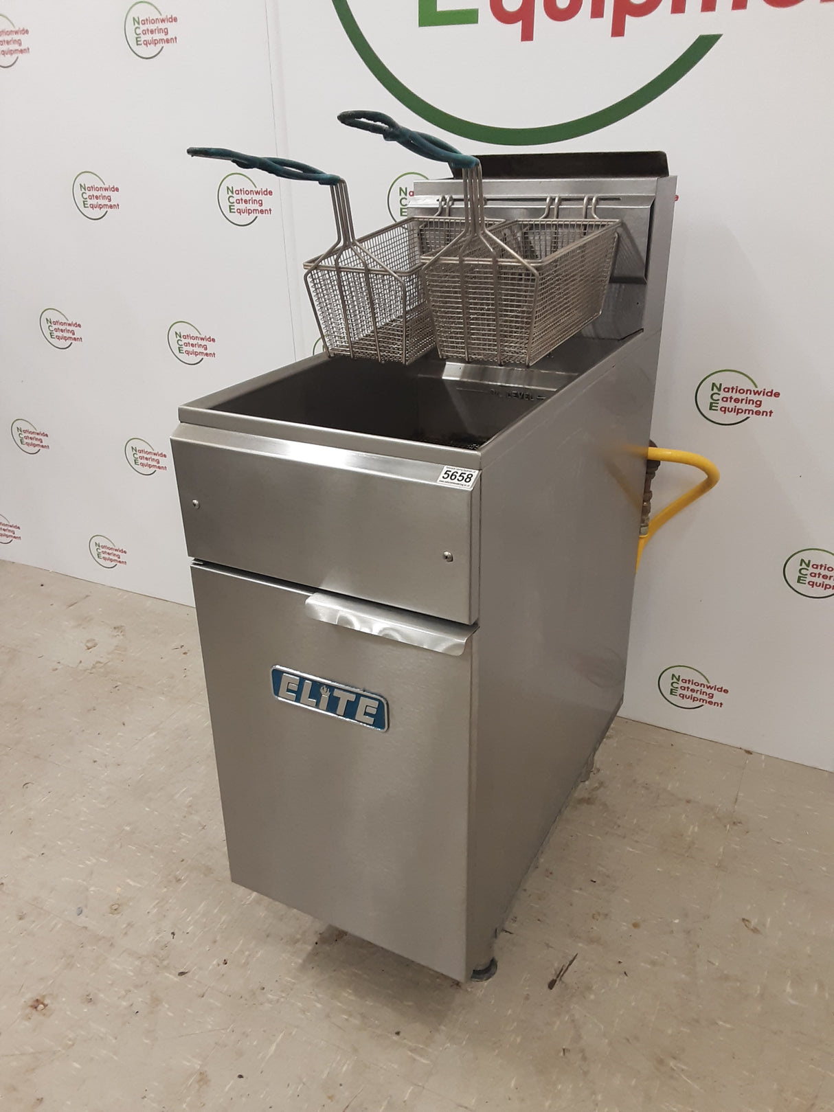 Elite Single Tabletop Double Basket Fryer - Natural Gas (NCE5658)