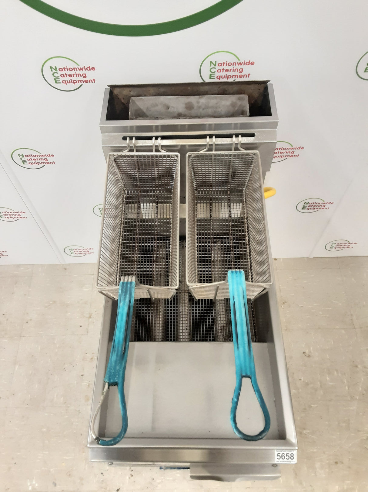 Elite Single Tabletop Double Basket Fryer - Natural Gas (NCE5658)