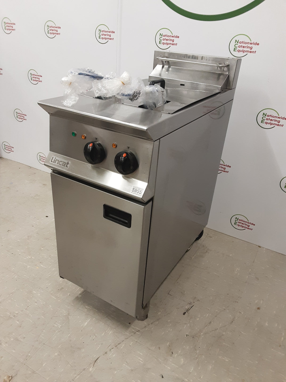 Lincat Opus Twin Tank Free-Standing Electric Fryer, Model- OE8105 (NCE5955)