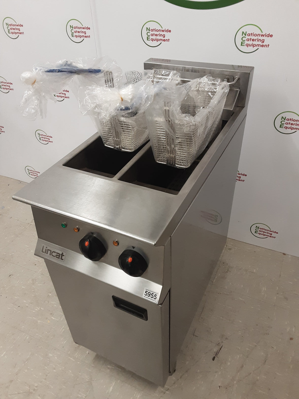 Lincat Opus Twin Tank Free-Standing Electric Fryer, Model- OE8105 (NCE5955)