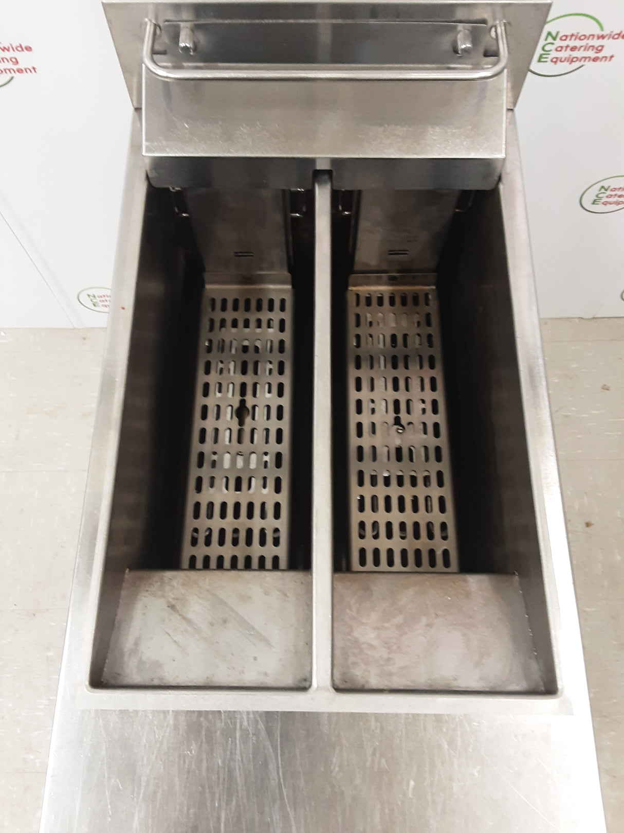 Lincat Opus Twin Tank Free-Standing Electric Fryer, Model- OE8105 (NCE5955)