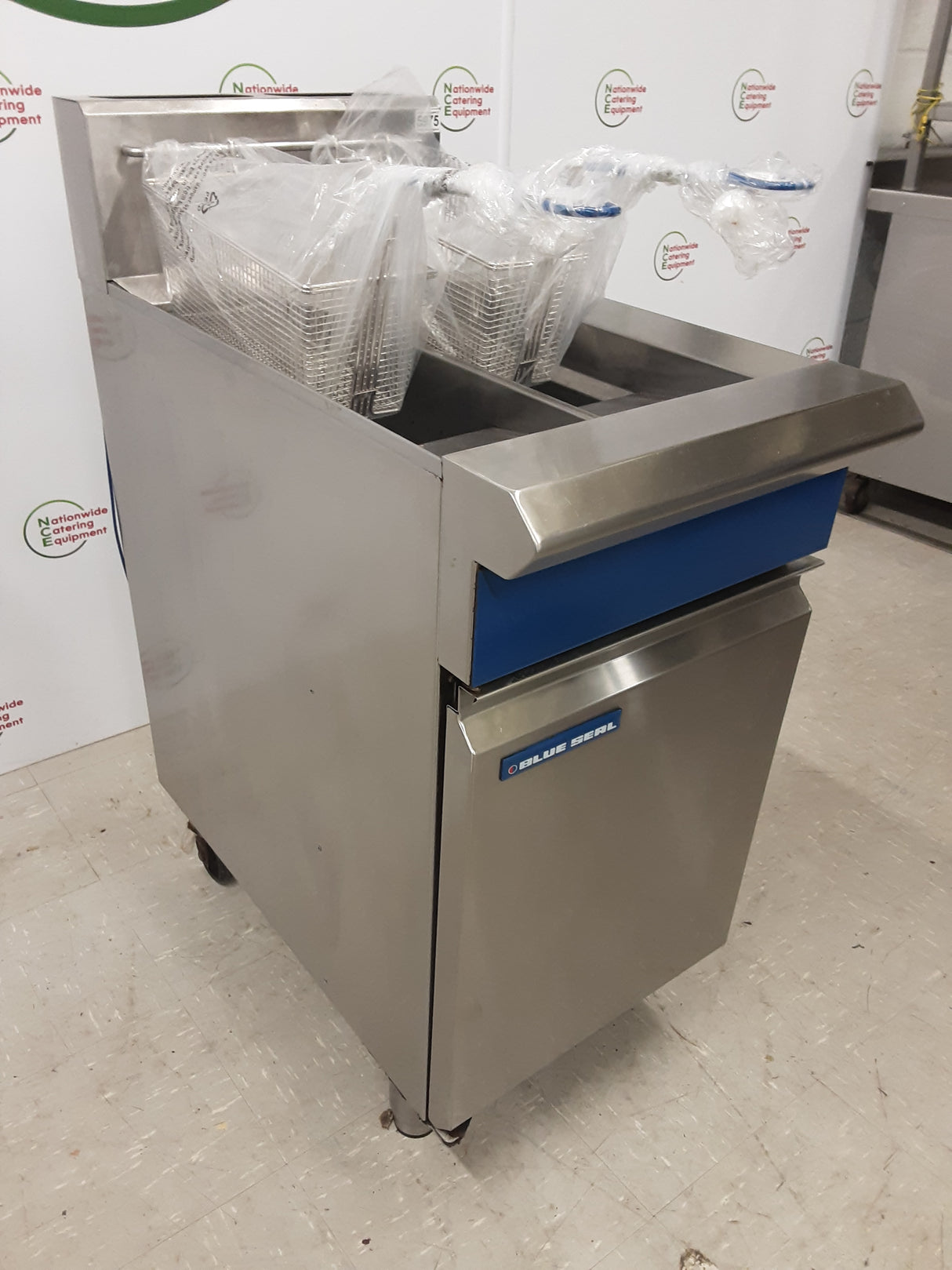 Blue Seal GT46 LPG Twin Tank Freestanding Fryer, Model- GT46 (NCE5975)