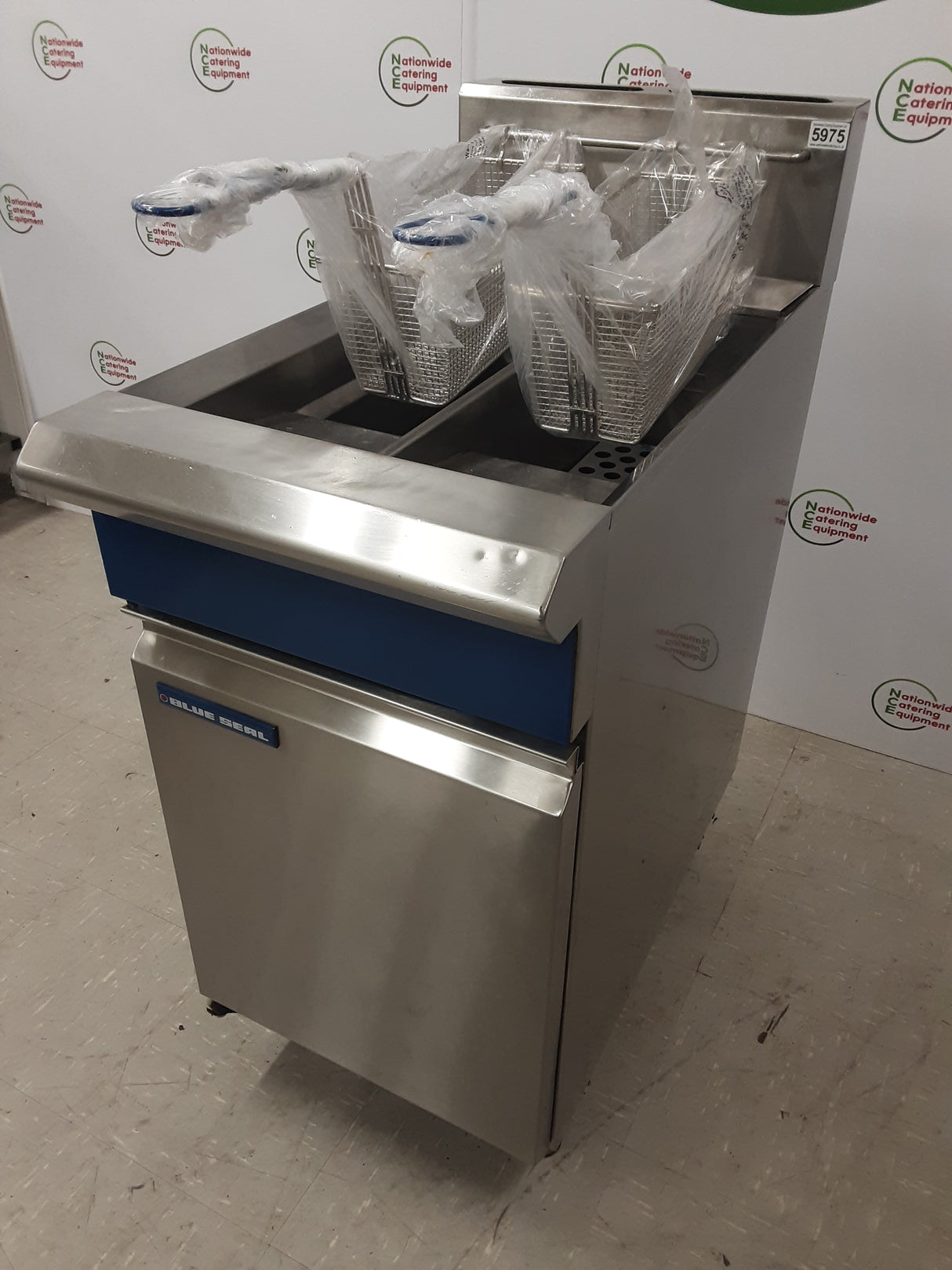 Blue Seal GT46 LPG Twin Tank Freestanding Fryer, Model- GT46 (NCE5975)