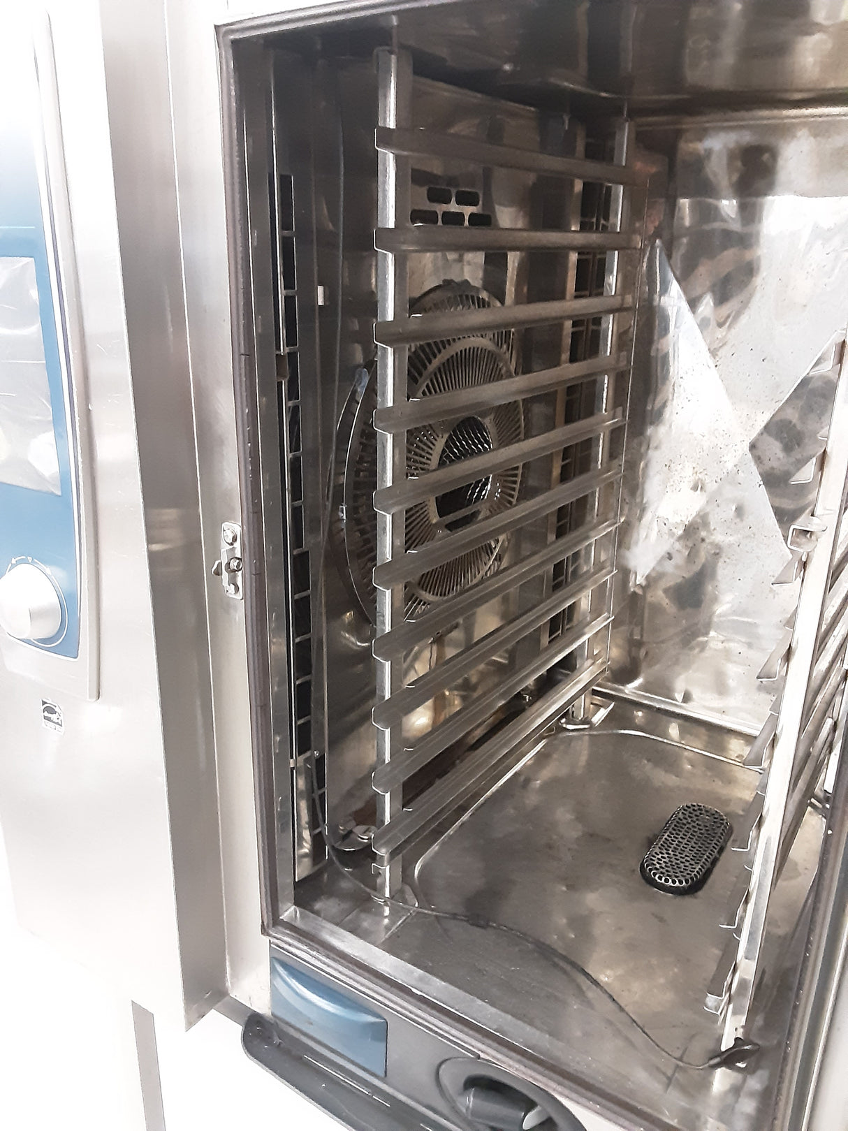 Rational SCC White Efficiency 10 Grid Electric Combi Oven On Stand (NCE5976)