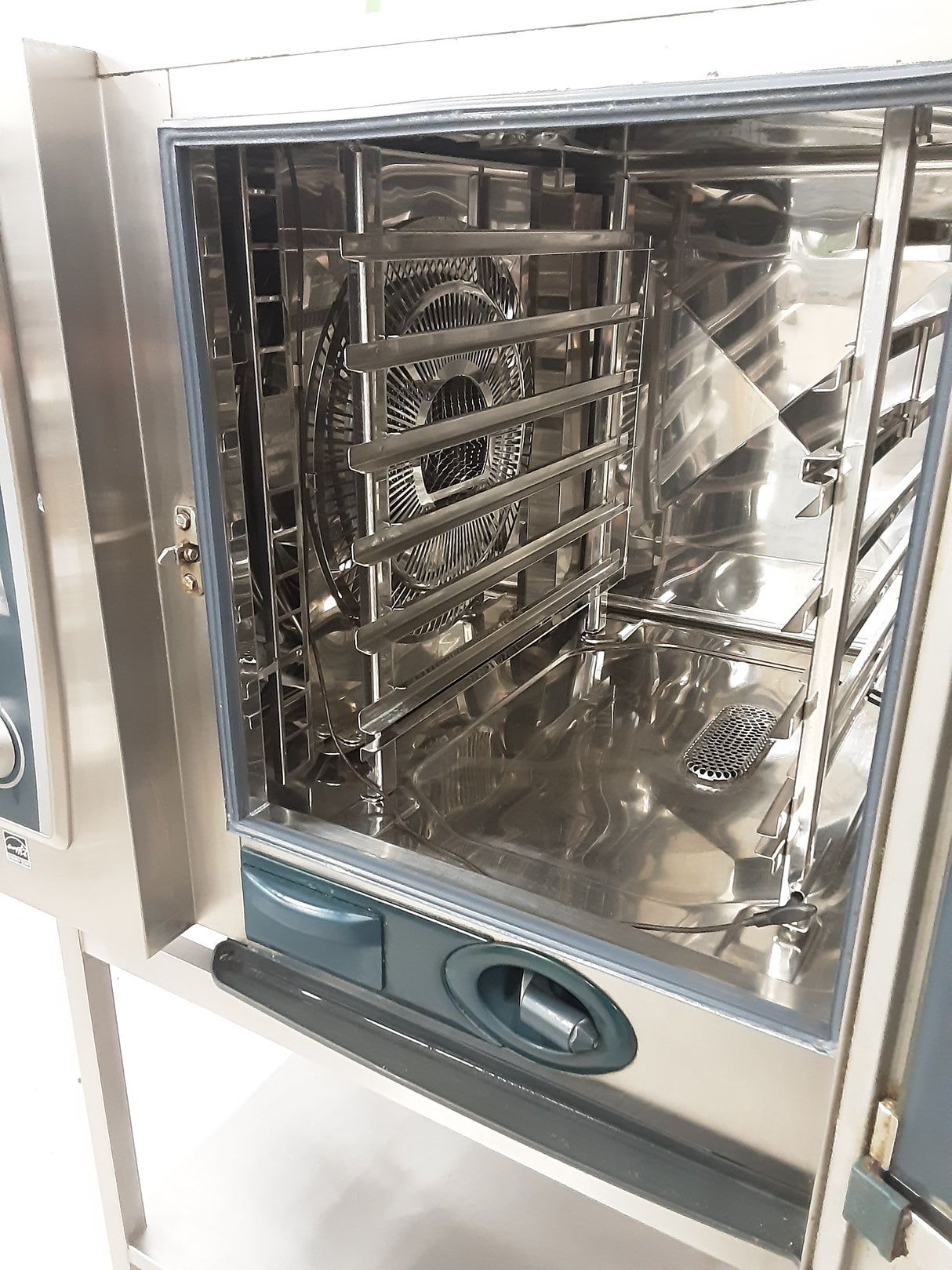 Rational SCC, 5 Senses, White Efficiency, Six Grid Electric Combi Oven On Stand (NCE5980)