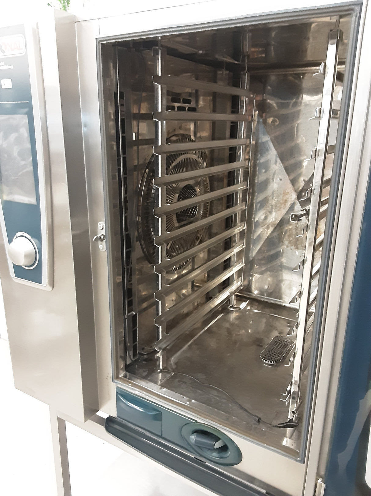 Rational SCC White Efficiency Ten Grid Electric Combi Oven On Stand (NCE5983)