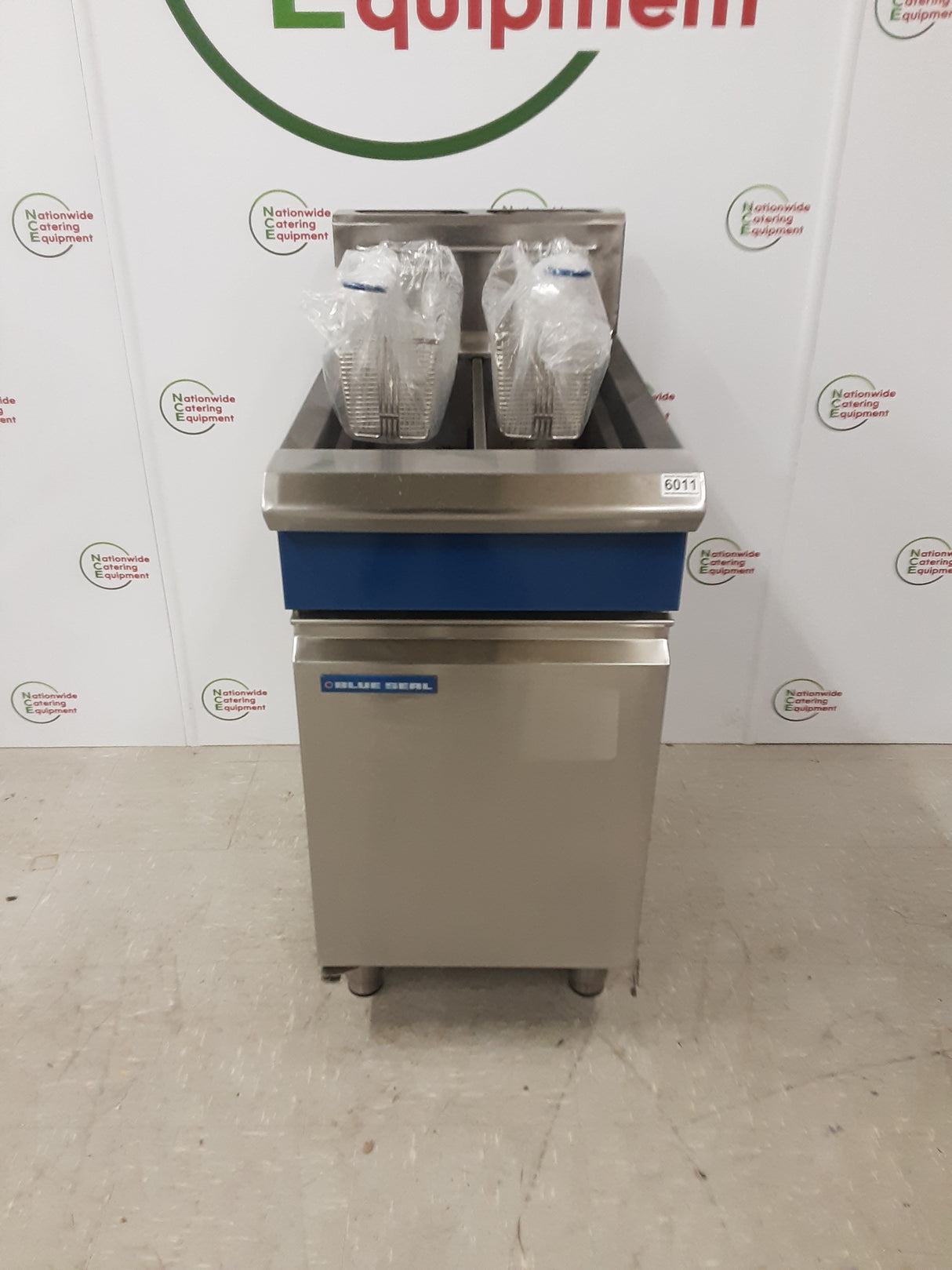 Blue Seal Twin Tank GT46 Natural Gas Fryer (NCE6011)