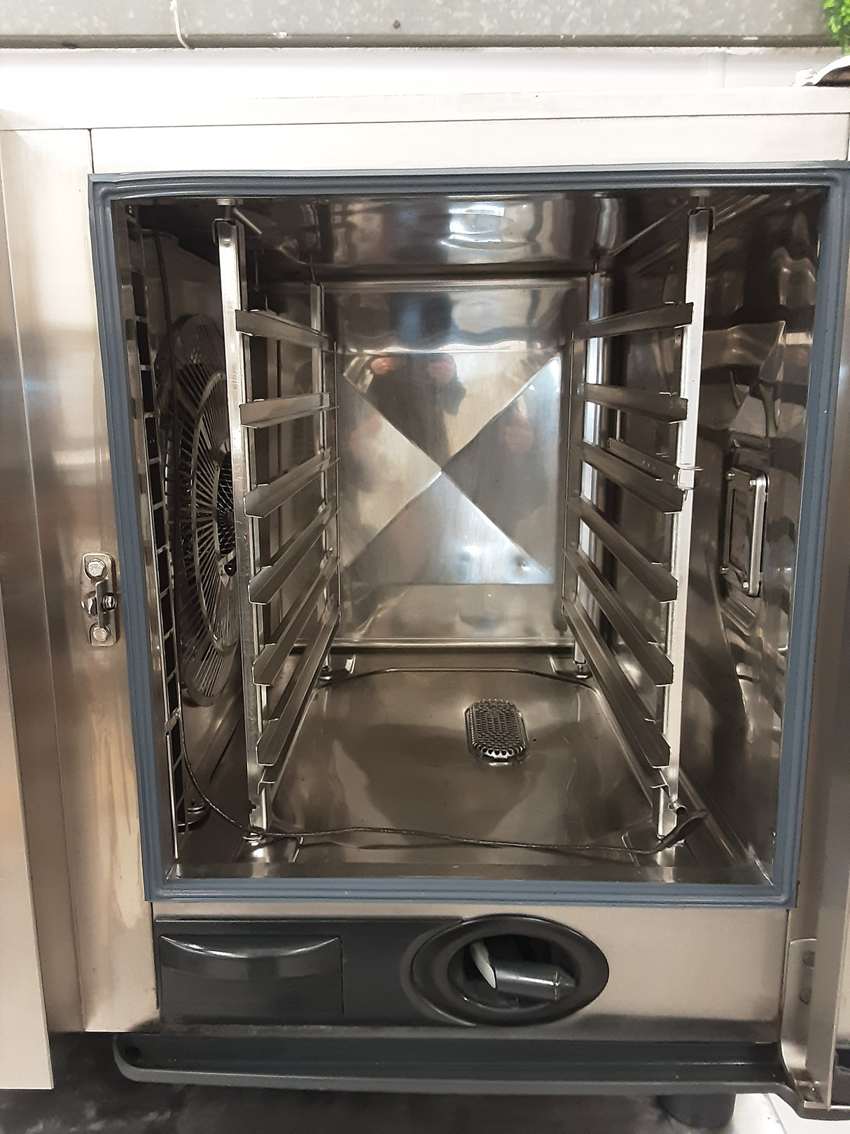 Rational SCC Electric Six Grid Combi Oven On Table, Model- SCCWE61 (NCE6032)