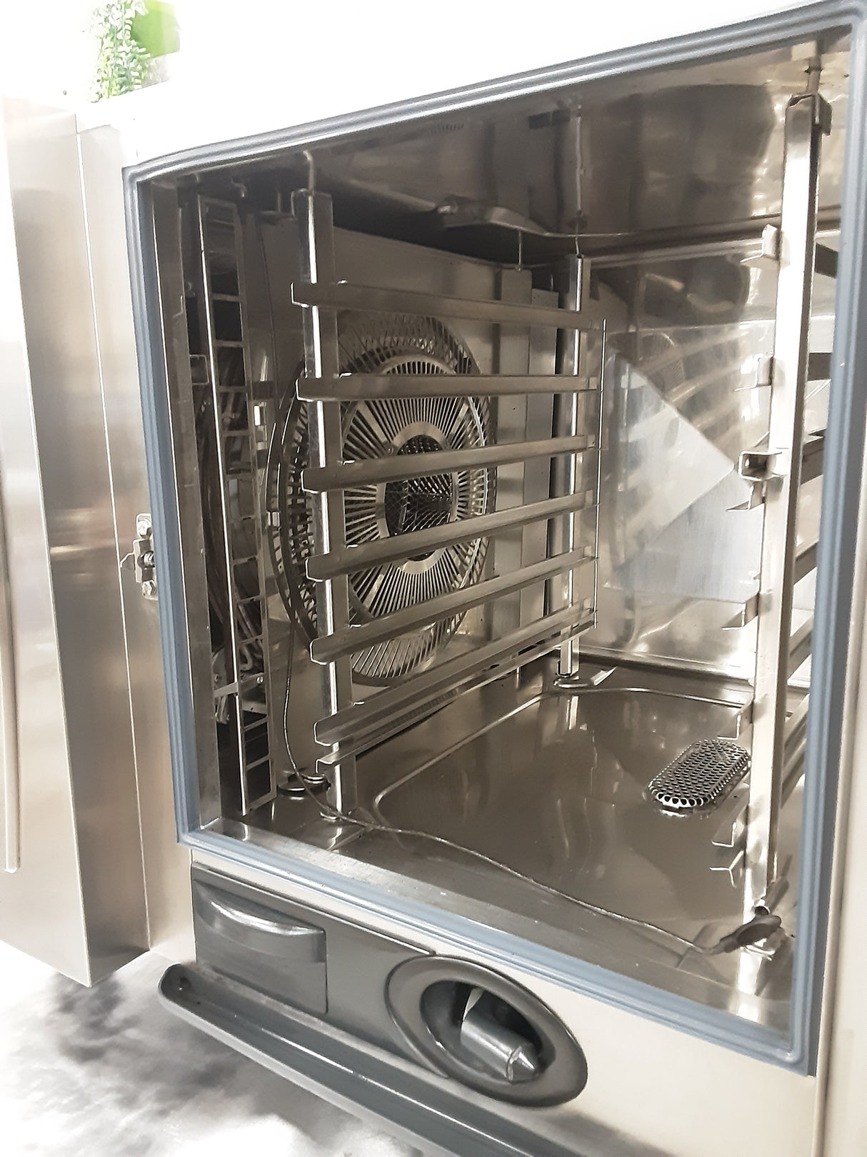 Rational SCC Electric Six Grid Combi Oven On Table, Model- SCCWE61 (NCE6032)