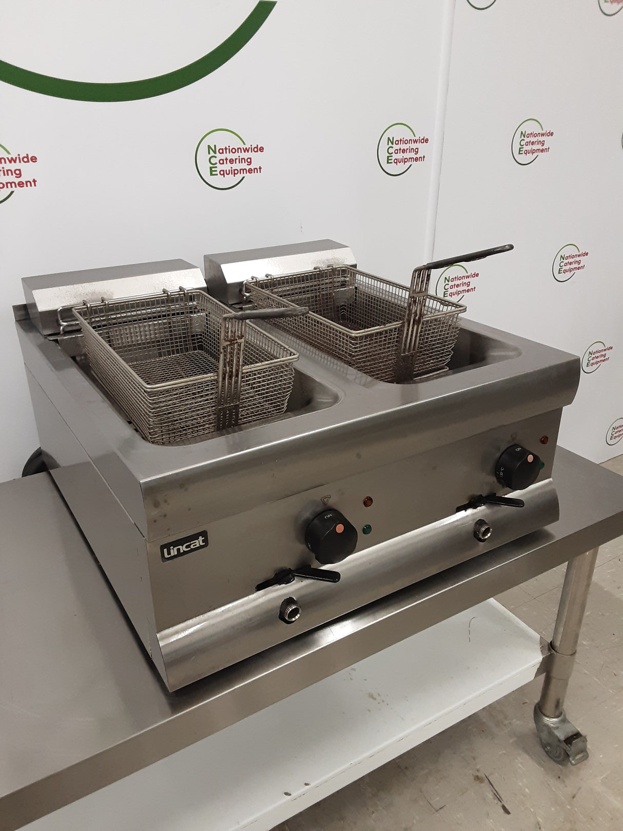 Lincat Twin Tank Tabletop Electric Fryer, Model- DF612 (NCE4051)