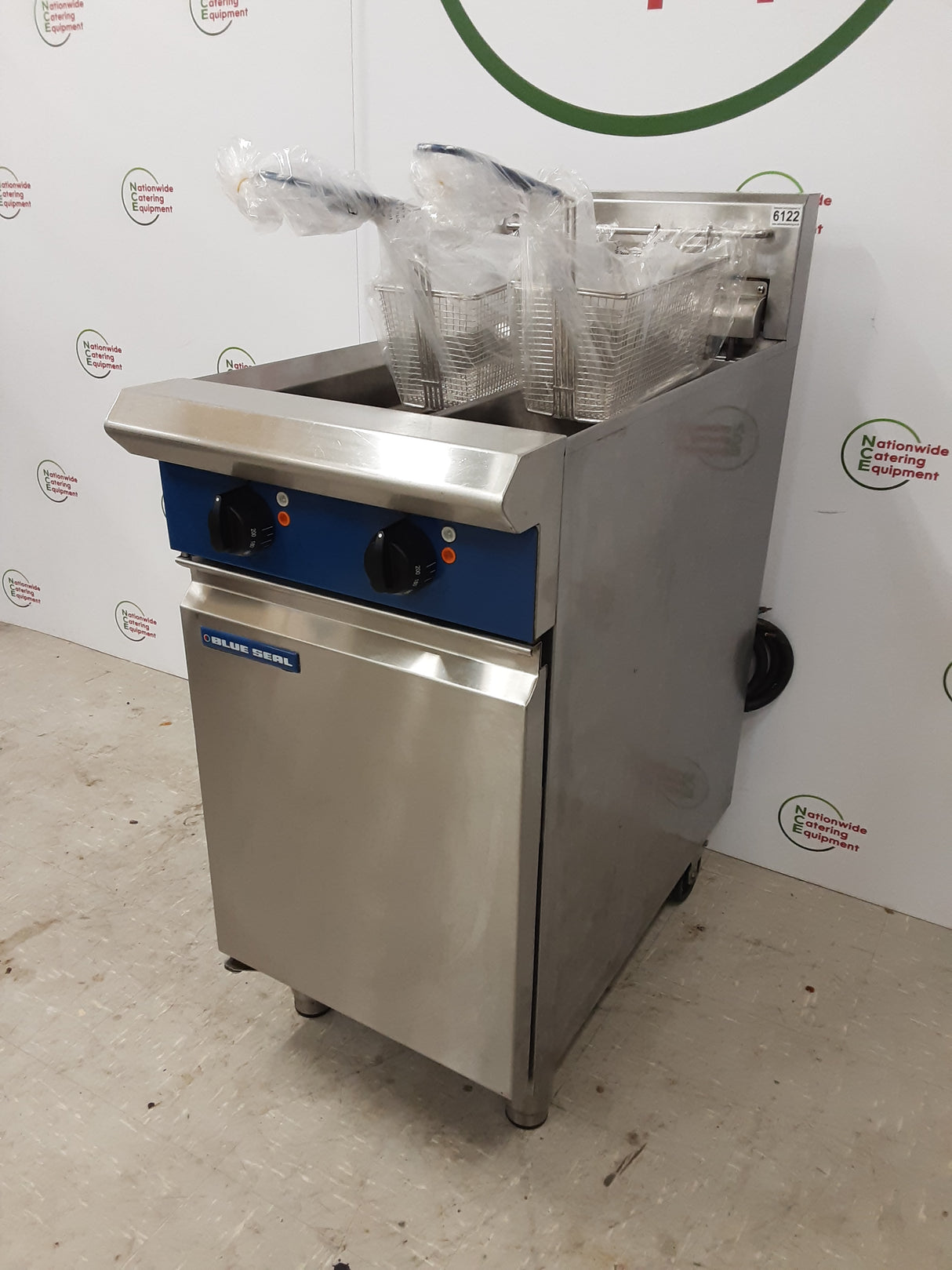 Blueseal Twin Tank Electric Fryer, 32amp/3ph, Model-E44 (NCE6122)
