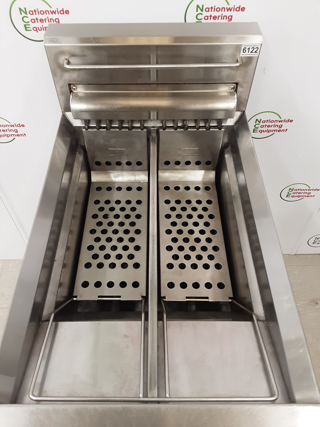 Blueseal Twin Tank Electric Fryer, 32amp/3ph, Model-E44 (NCE6122)