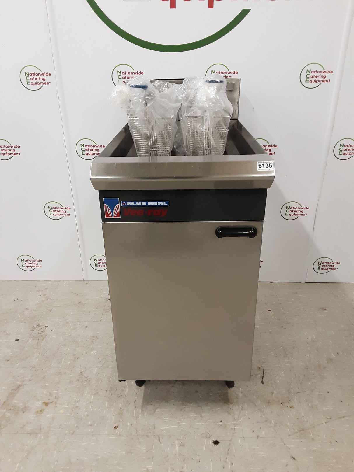 Blueseal Vee-Ray Single Tank Natural Gas Fryer, Model- GT45 (NCE6135)