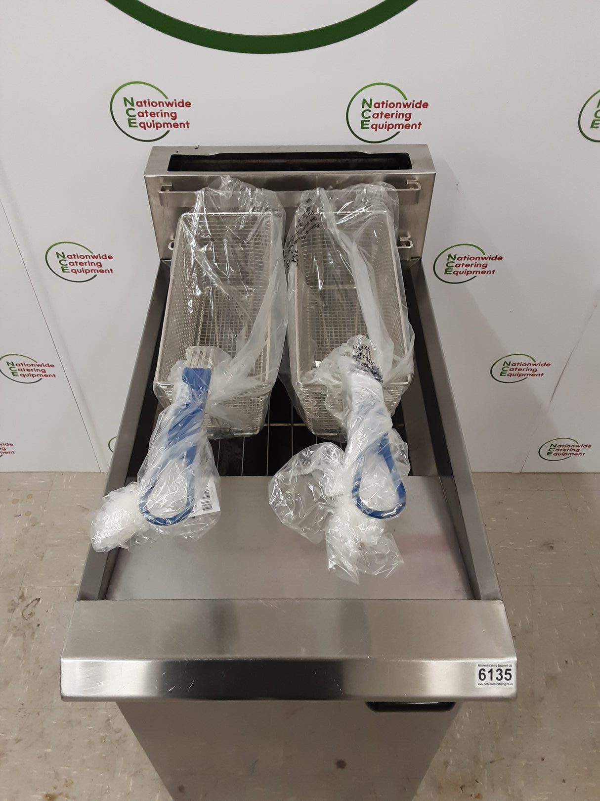 Blueseal Vee-Ray Single Tank Natural Gas Fryer, Model- GT45 (NCE6135)