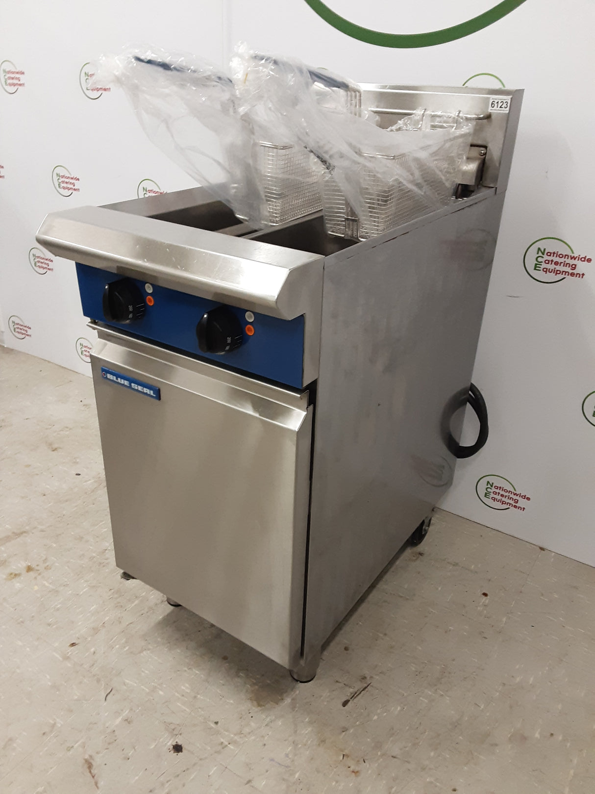 Blueseal Twin Tank Electric Fryer, Model- E44 (NCE6123)