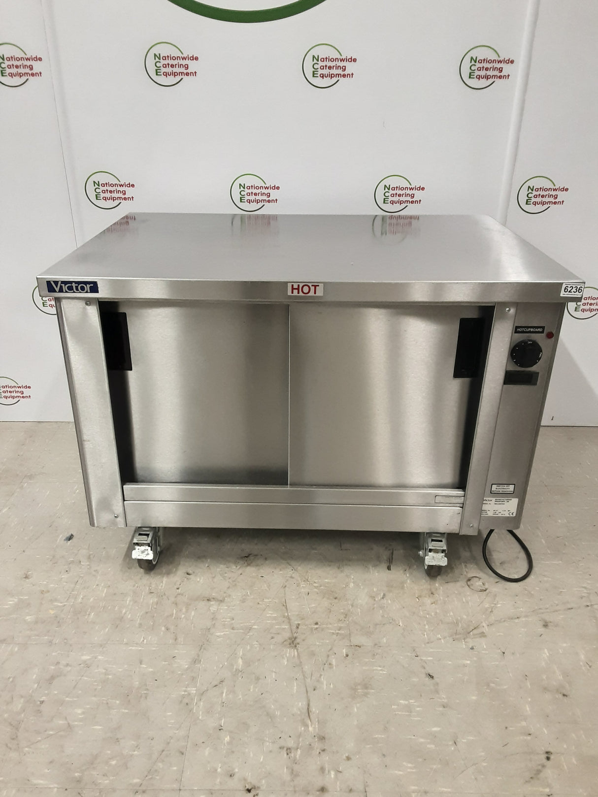 Victor Low Level Mobile Hotcupboard, 13amp, 100x70cm, Model-ROLLHOT10Y (NCE6236)