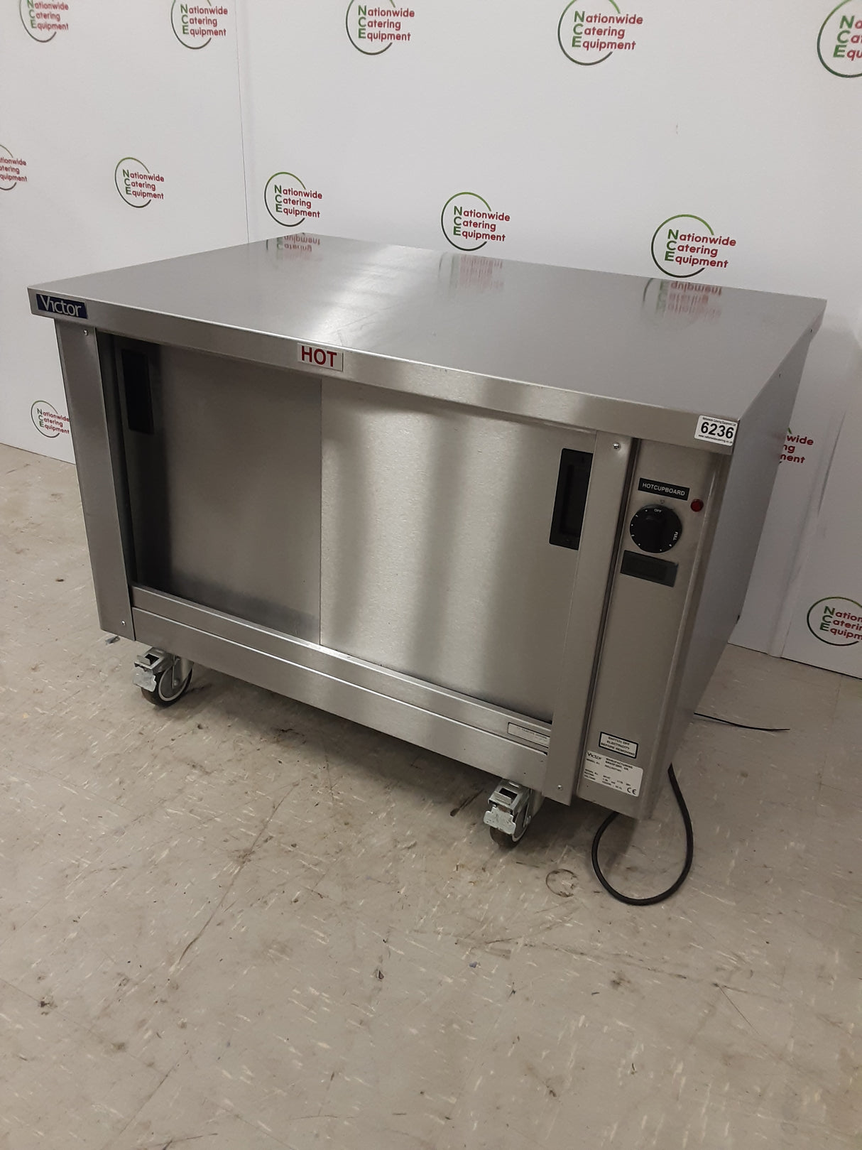 Victor Low Level Mobile Hotcupboard, 13amp, 100x70cm, Model-ROLLHOT10Y (NCE6236)