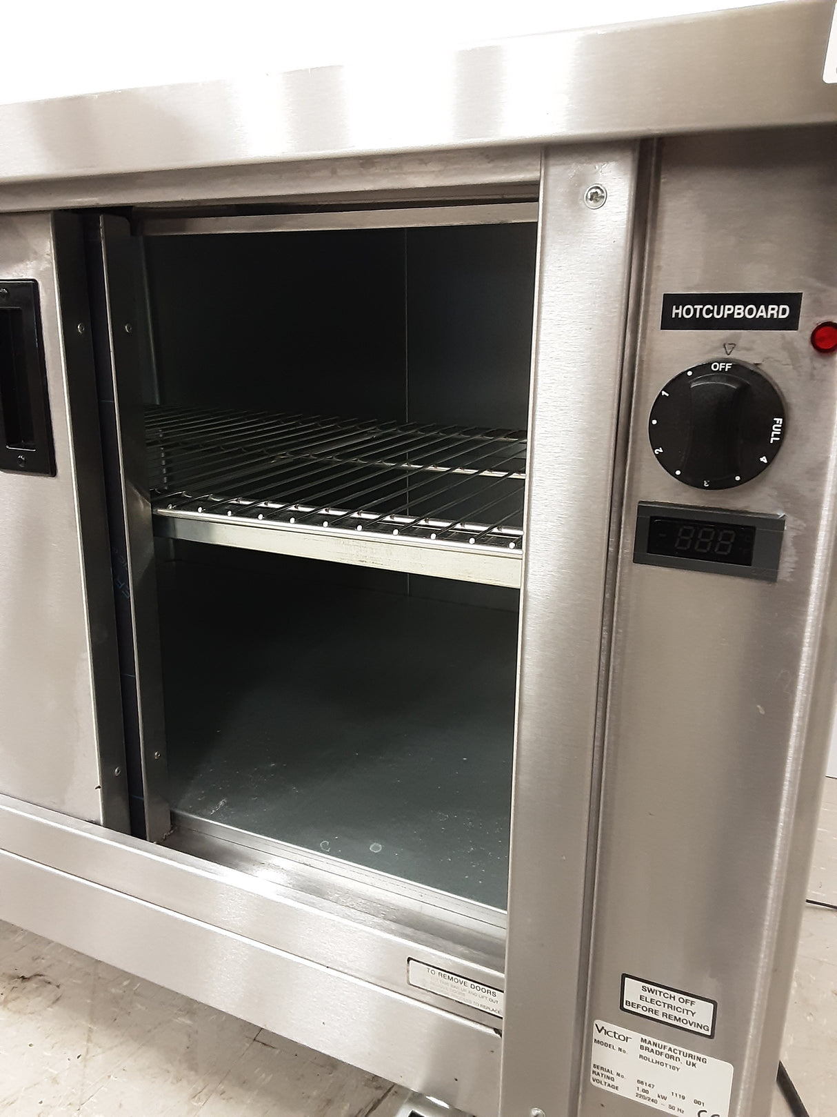 Victor Low Level Mobile Hotcupboard, 13amp, 100x70cm, Model-ROLLHOT10Y (NCE6236)