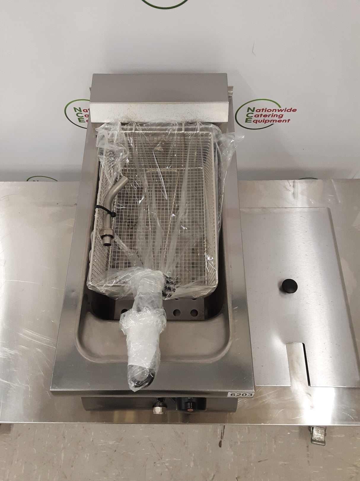 Lincat Single Tank Tabletop Electric (13amp) Fryer, Model- DF33 (NCE5620)