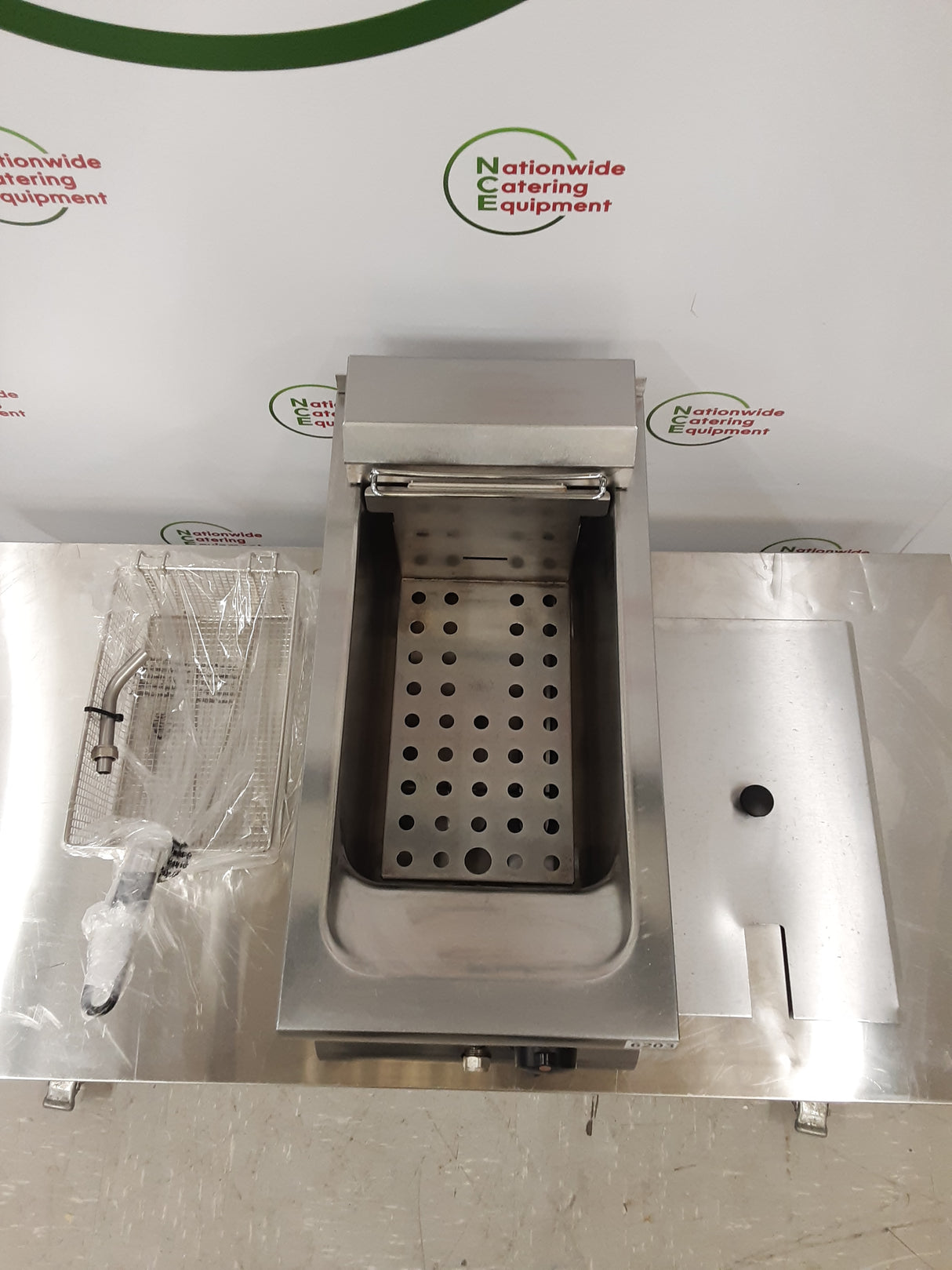 Lincat Single Tank Tabletop Electric (13amp) Fryer, Model- DF33 (NCE5620)