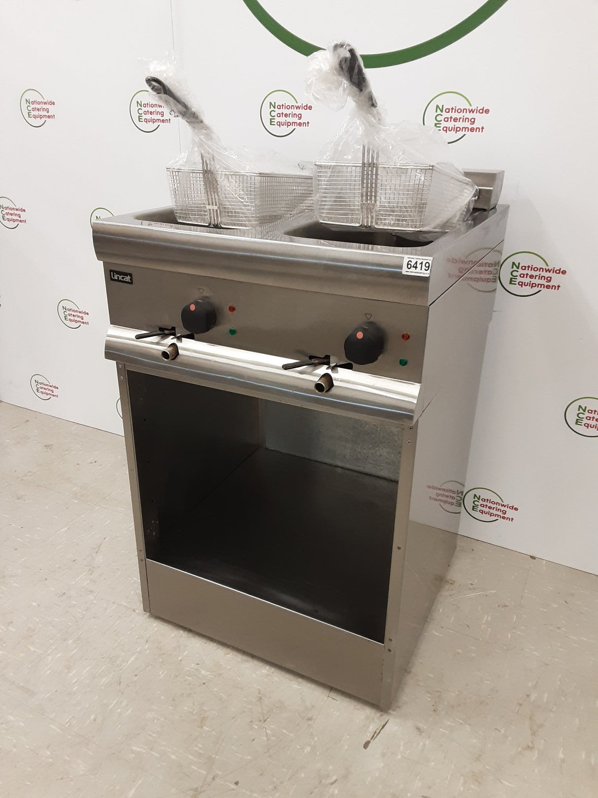 Lincat Twin Tank Electric Fryer With New Baskets (NCE6419)