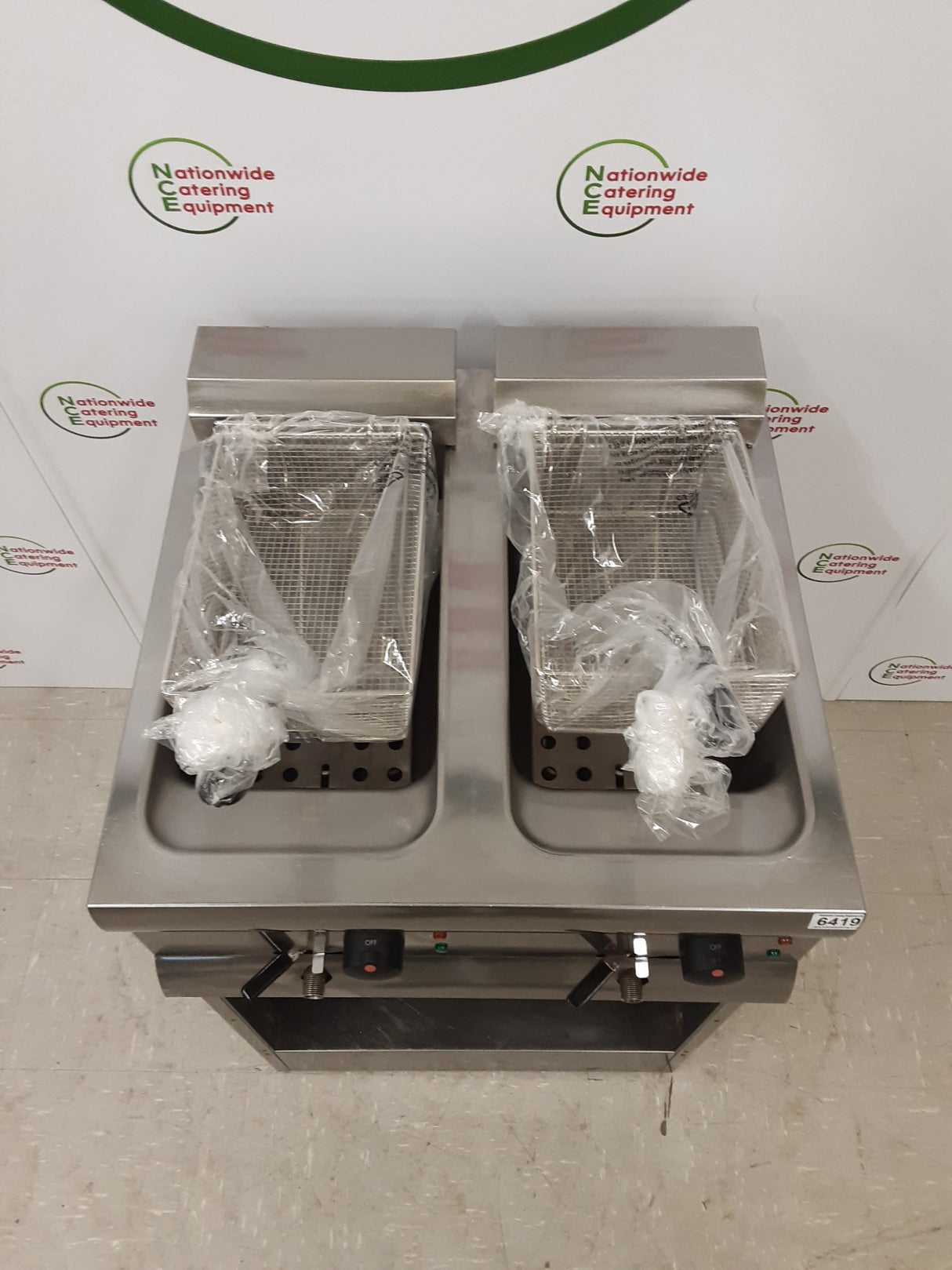 Lincat Twin Tank Electric Fryer With New Baskets (NCE6419)