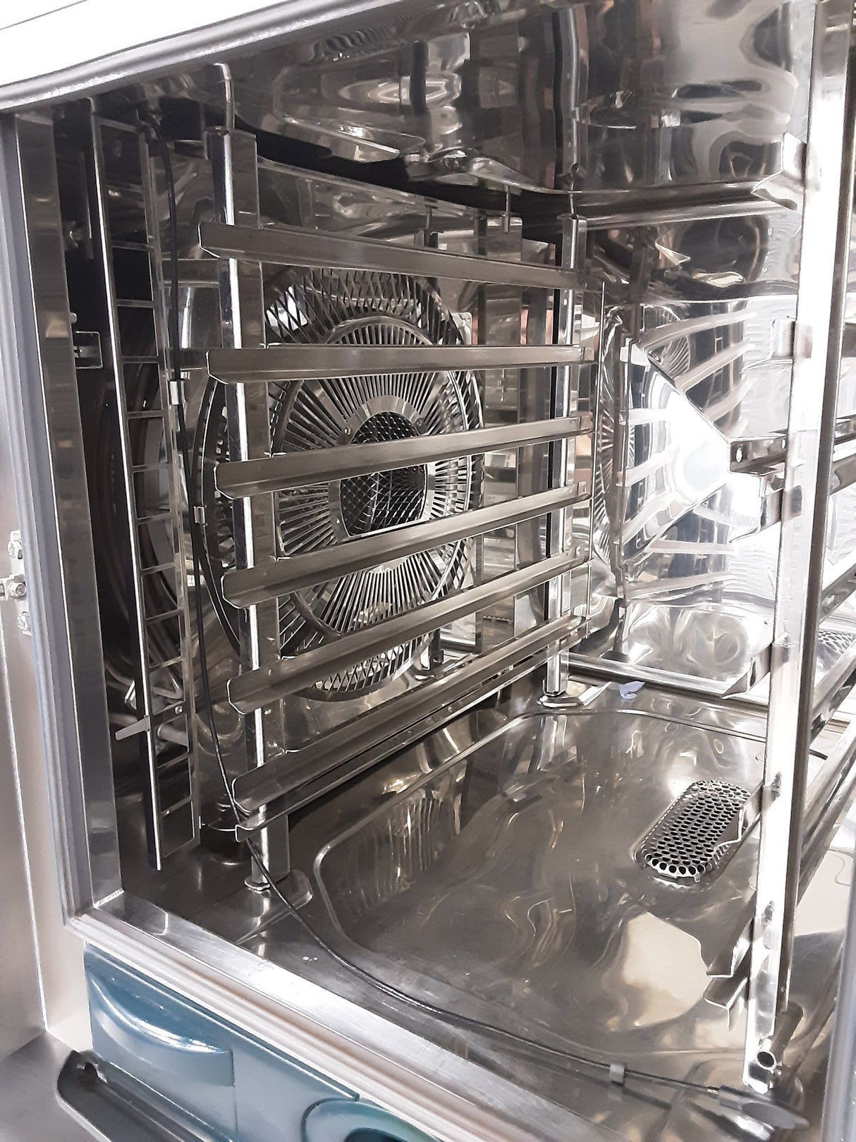Rational Six Grid 5 Senses, White Efficiency, SCC Electric Combi Oven On Stand, 3ph/32amp (NCE6581)