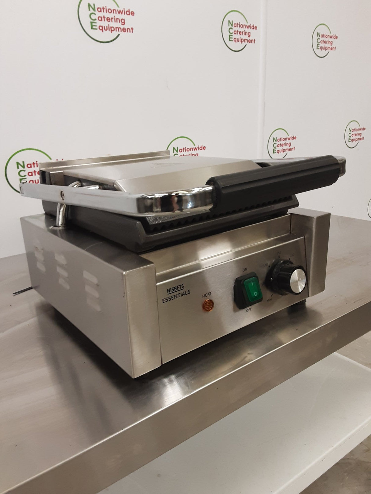 Nisbets Essentials Single Panini Machine/Contact Grill, Model- DA396 (NCE6574)