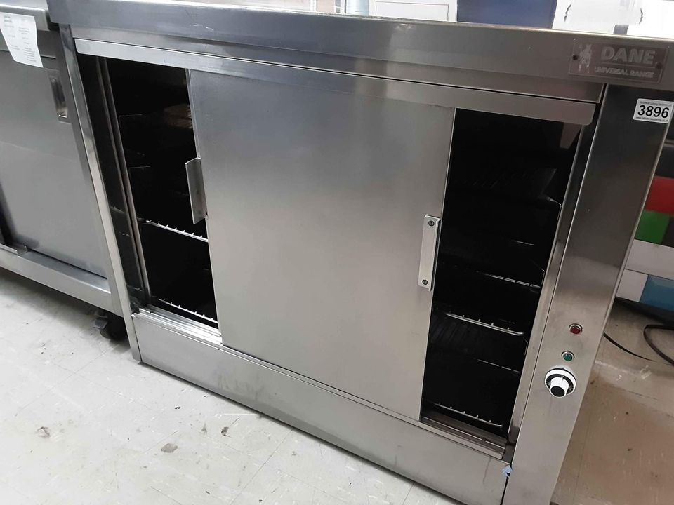 Hotcupboard with Sliding Doors