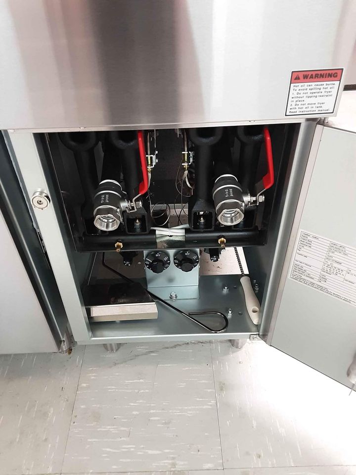 Hamoki Twin Tank Natural Gas Fryer, Four Burner, Model-GF120T (NCE4248)