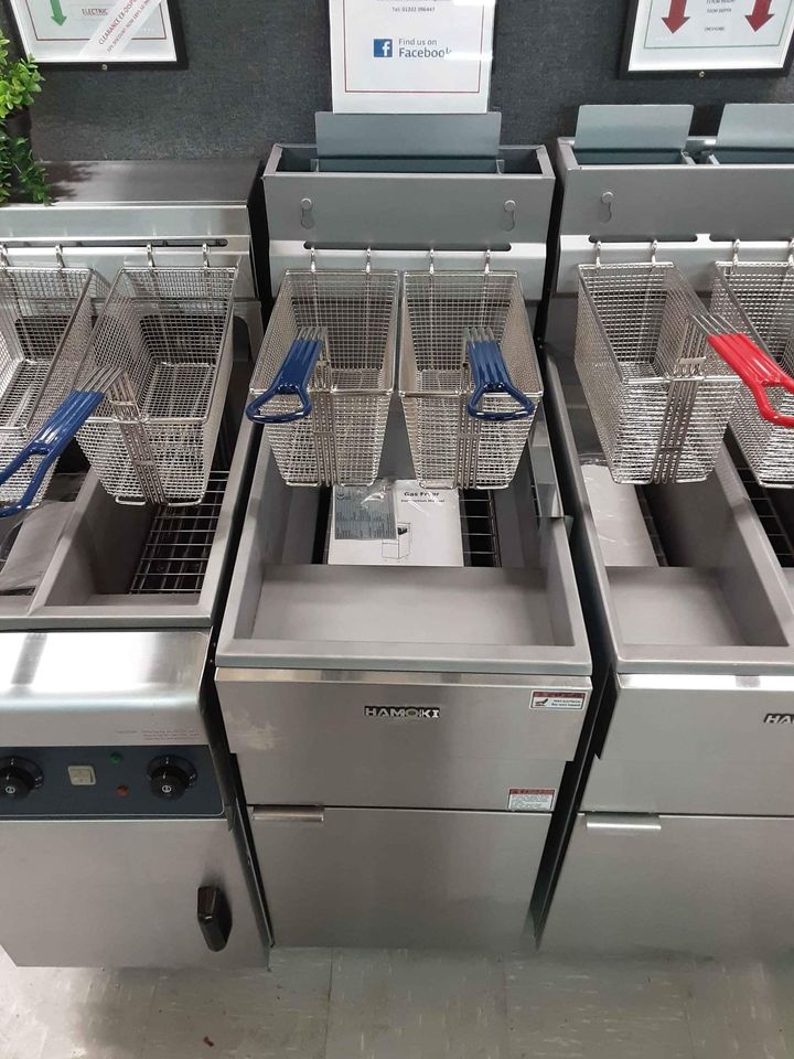 Hamoki LPG 3 Burner Free Standing Single Tank / Twin Basket Fryer, Model- GF90 (NCE4282)