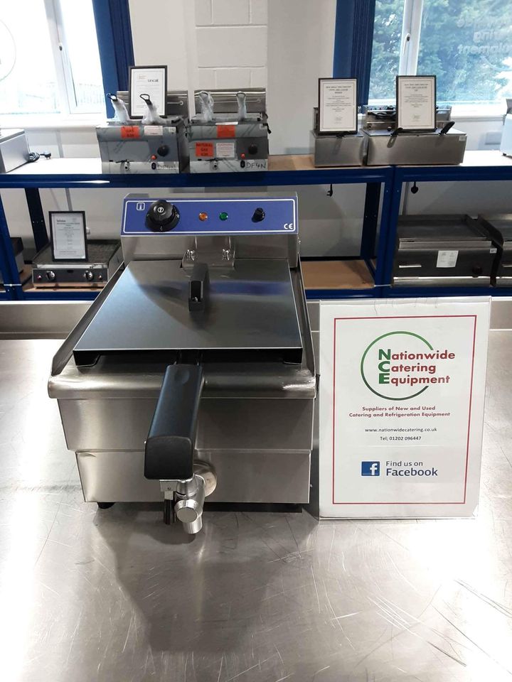 Hamoki 8L Single Tank Electric Tabletop Fryer, 13amp (NCE4201)