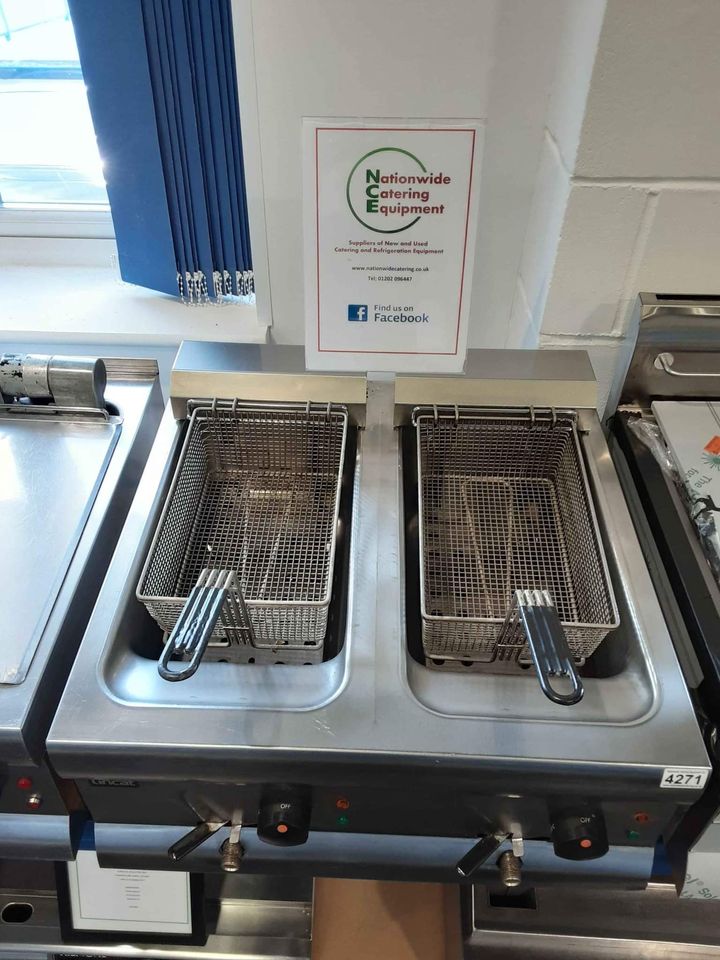 Lincat Tabletop Electric Fryer, Twin Tank, 32amp Three Phase, Model- DF618