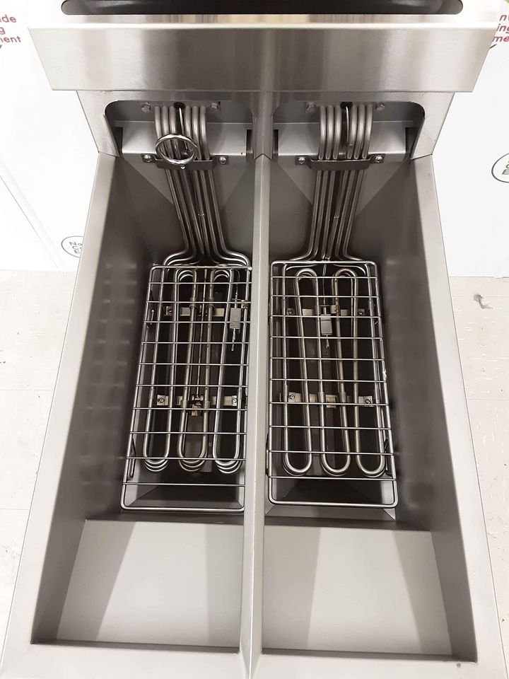 Hamoki Twin Tank Electric, Single Phase (2x32amp) Free-Standing Fryer, Model- DF-10L-2 (NCE4441)