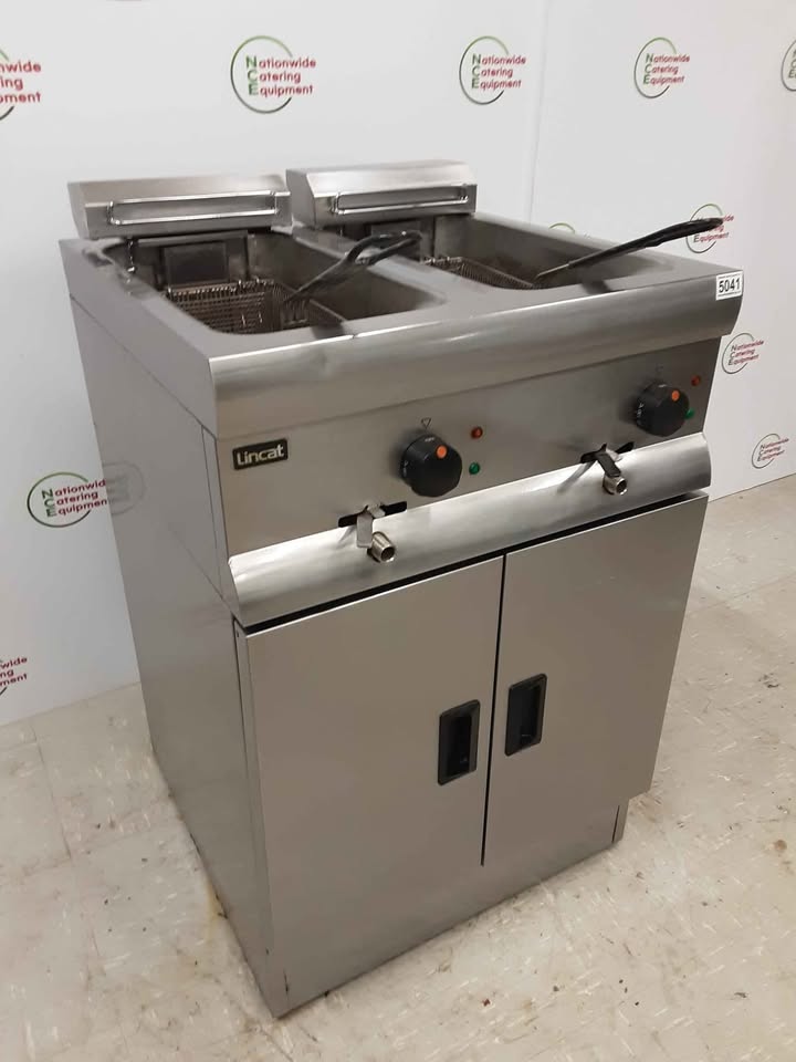 Lincat Twin Tank Freestanding Electric Fryer Model-DF66 (NCE5041)